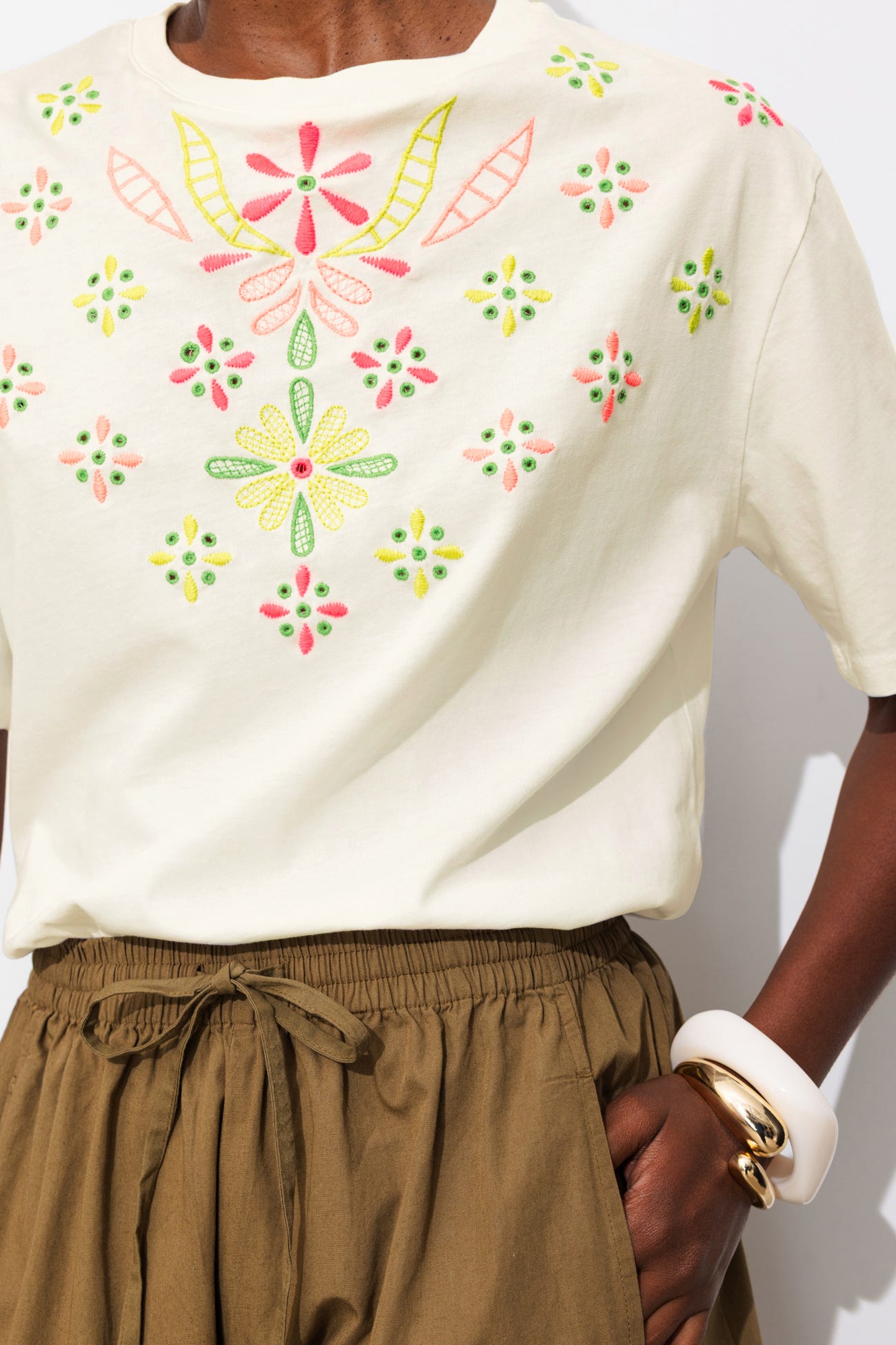 T-shirt brodé Femme