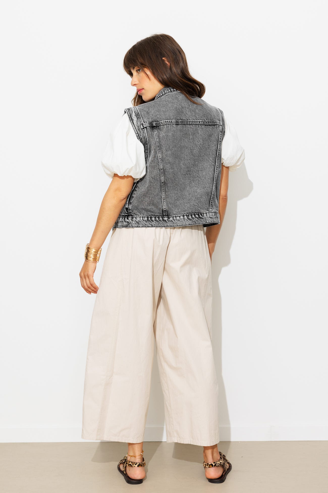 Sleeveless denim jacket