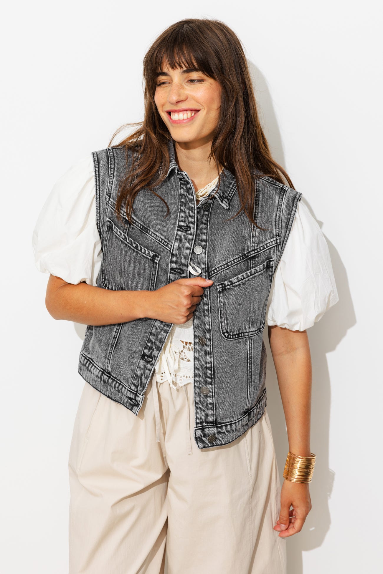 Sleeveless denim jacket