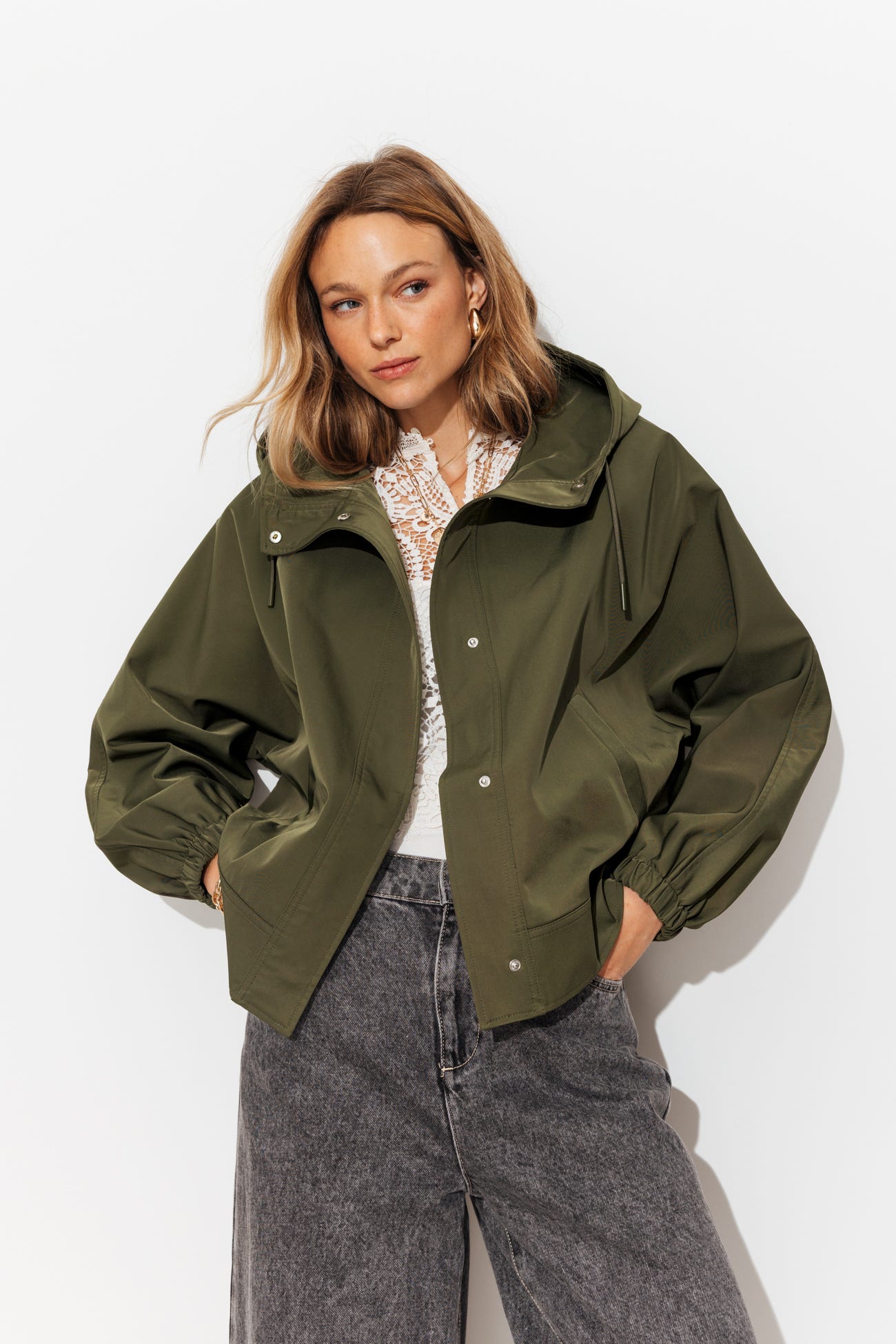 Blouson coupe-vent à capuche