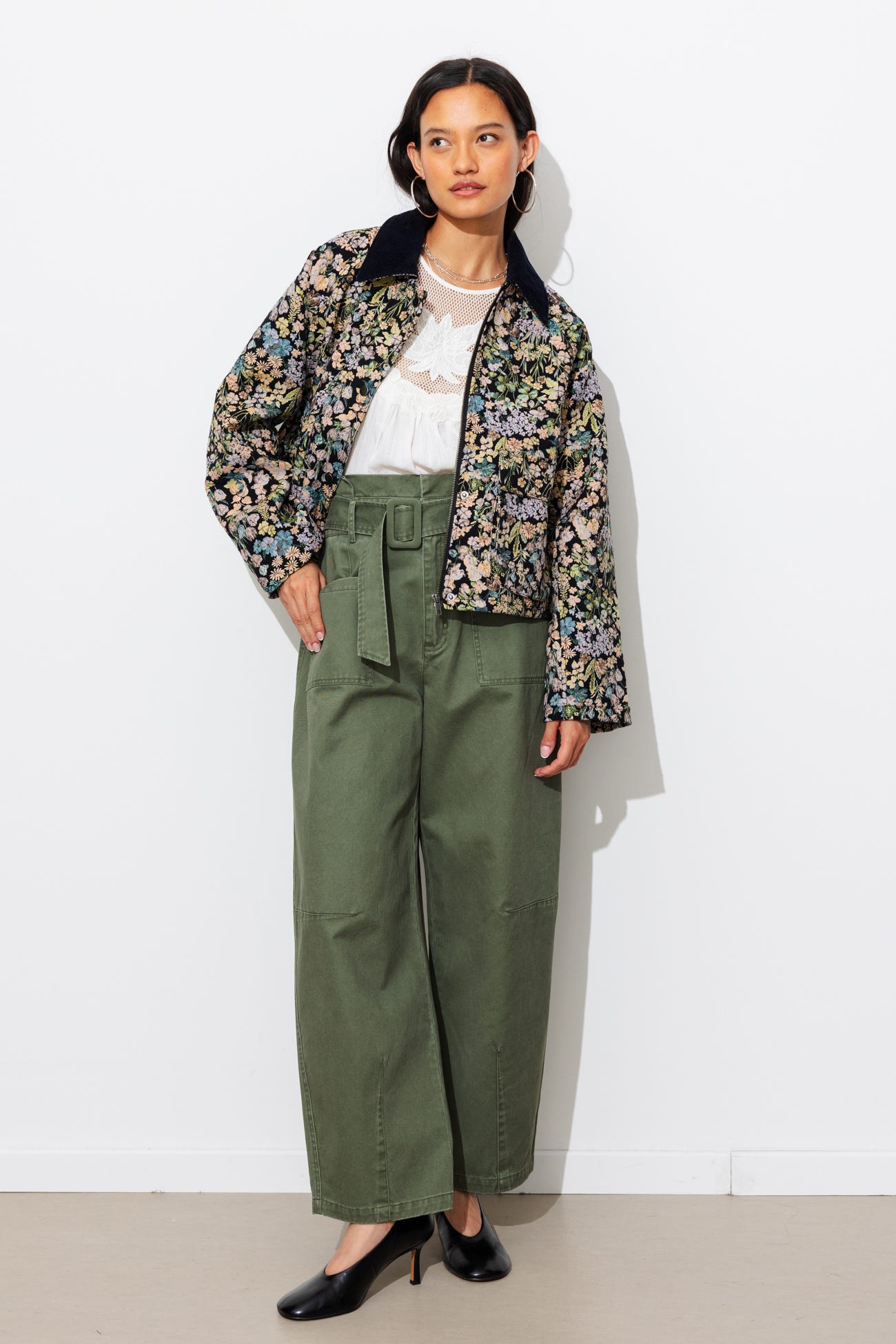 Kurze Blumen-Jacquardjacke