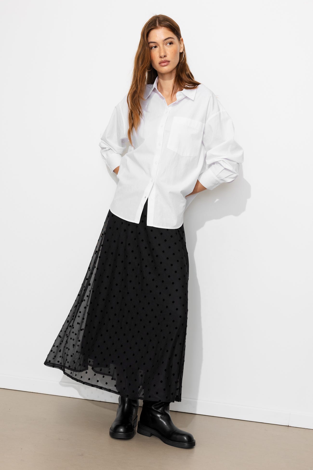 Falda midi de lunares