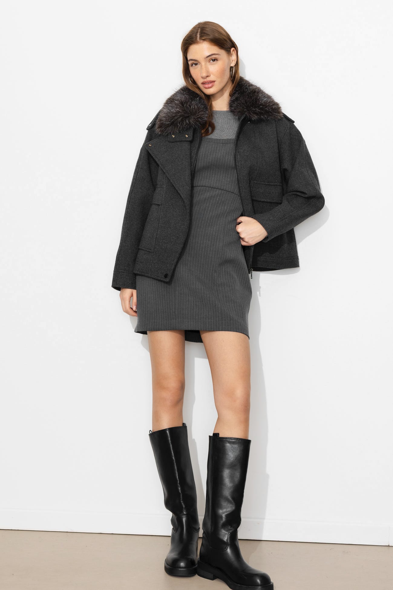 Manteau court à col montant