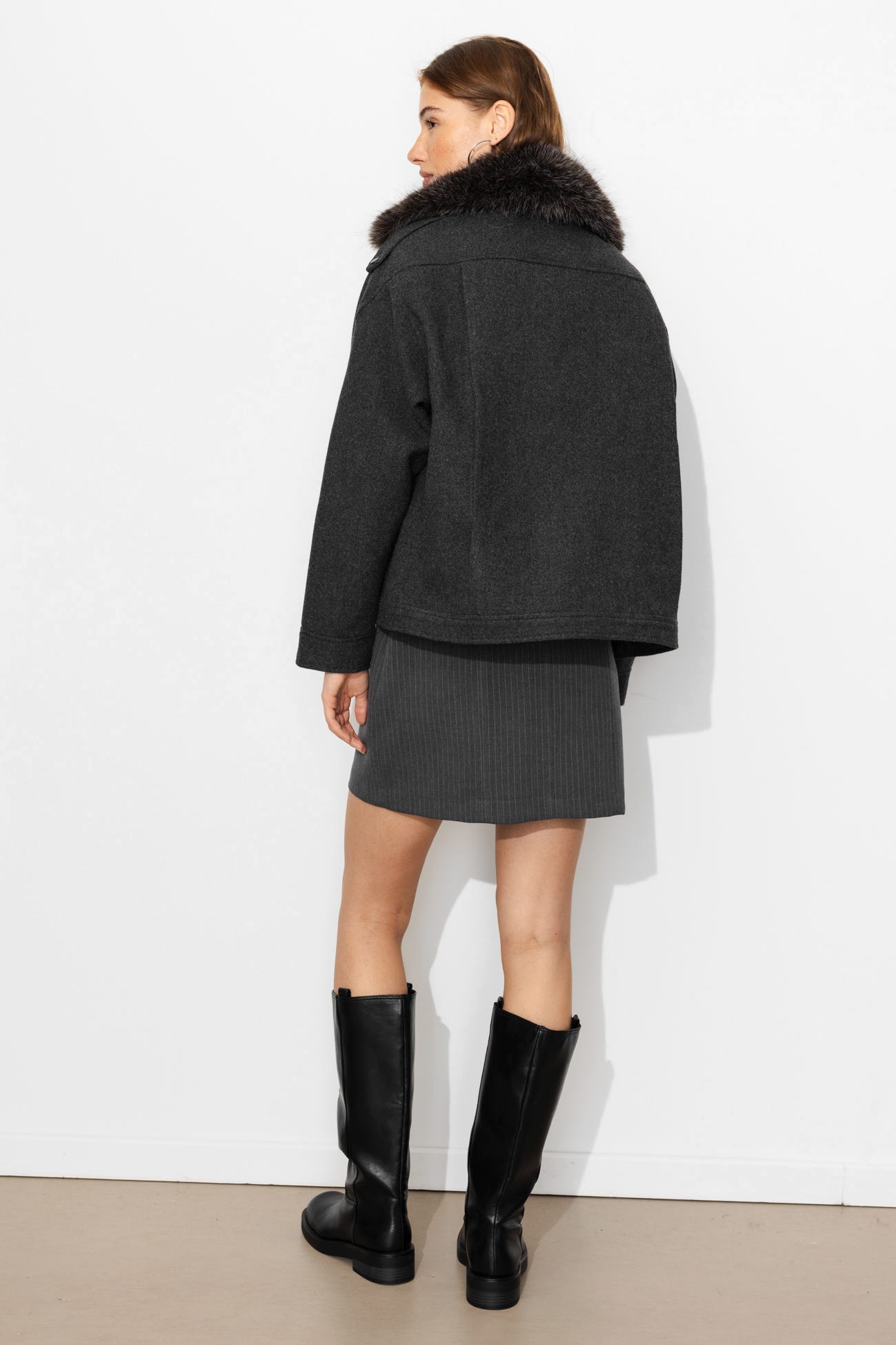 Manteau court à col montant