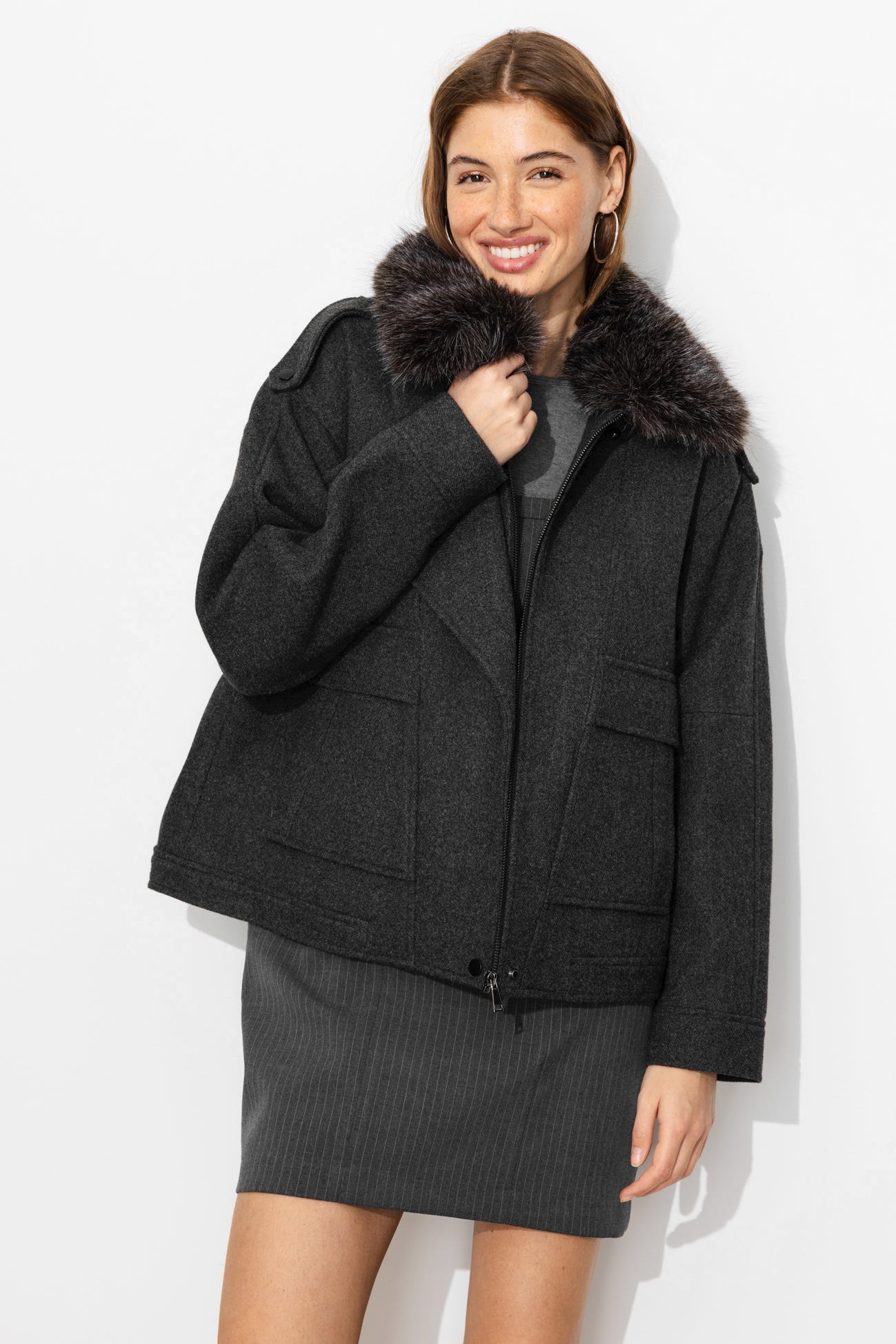 Manteau court à col montant