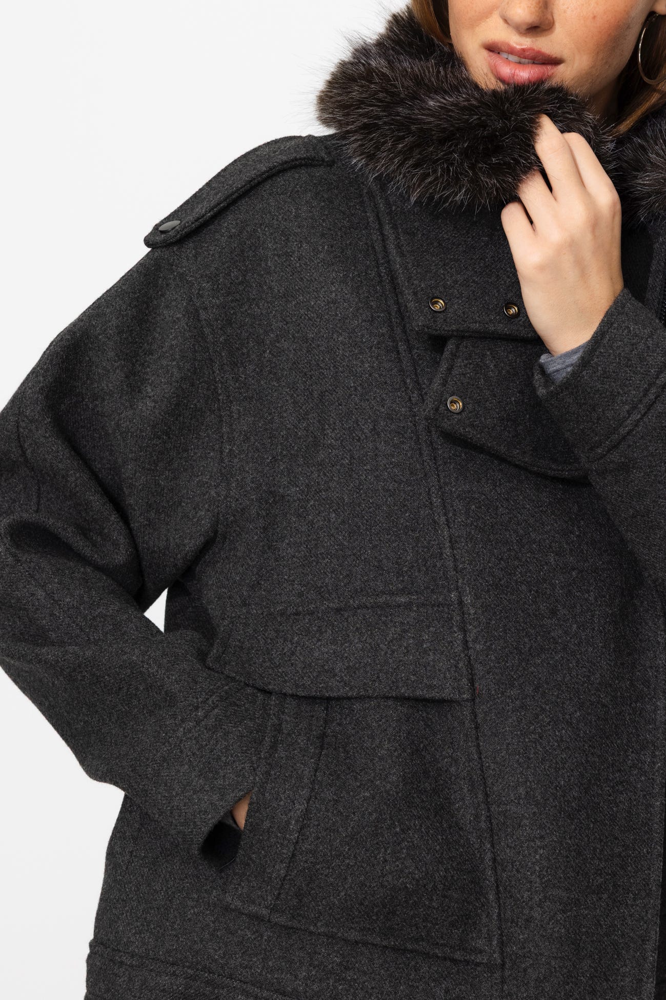 Manteau court à col montant