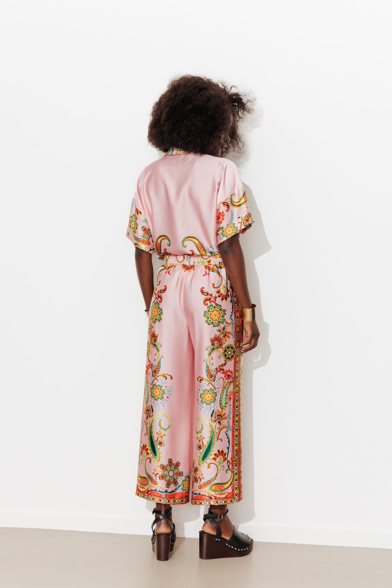 Pantalón ancho de satén