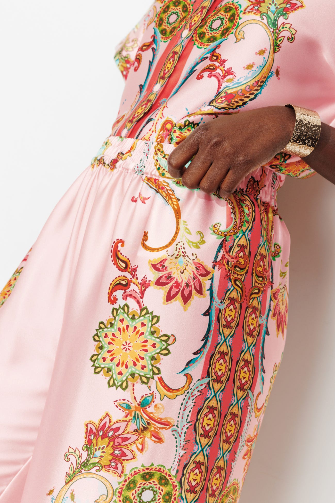 Pantalón ancho de satén