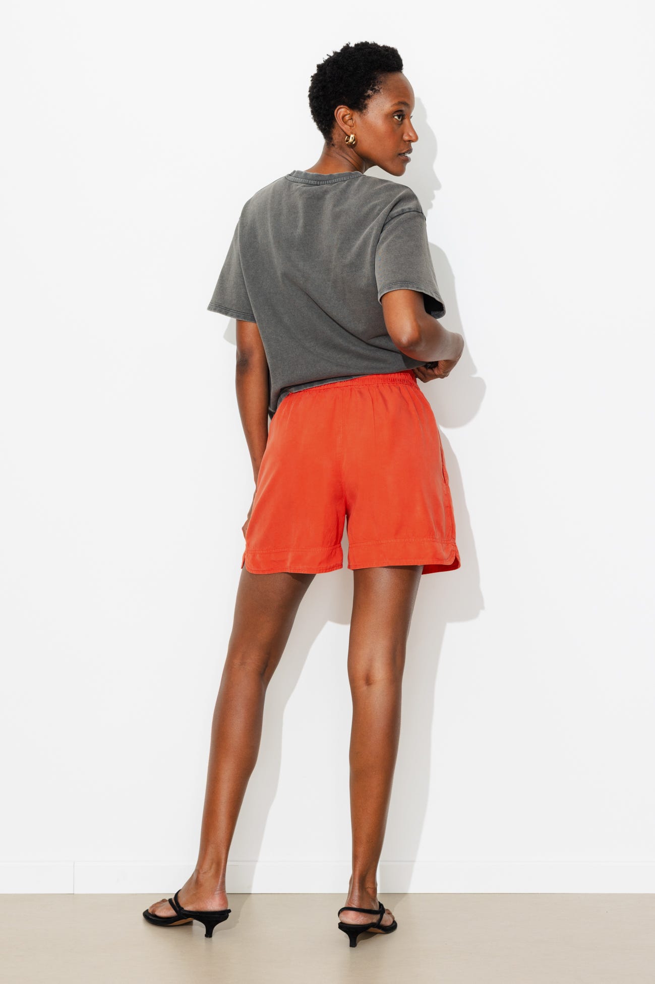 Plain draped shorts 