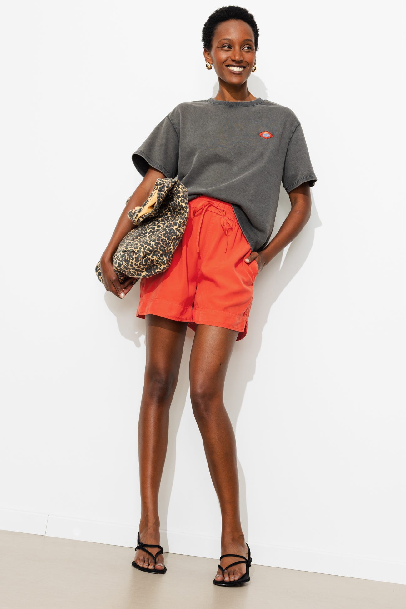 Plain draped shorts 