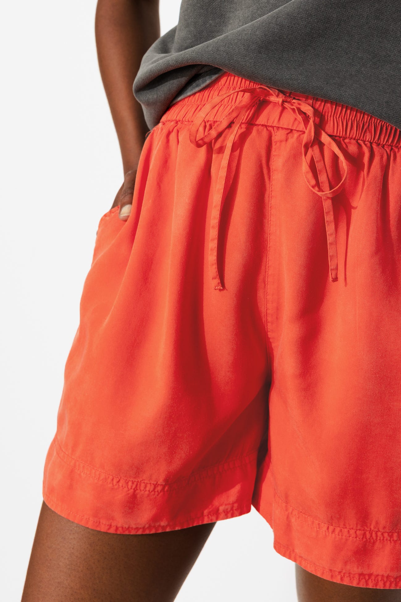 Plain draped shorts 