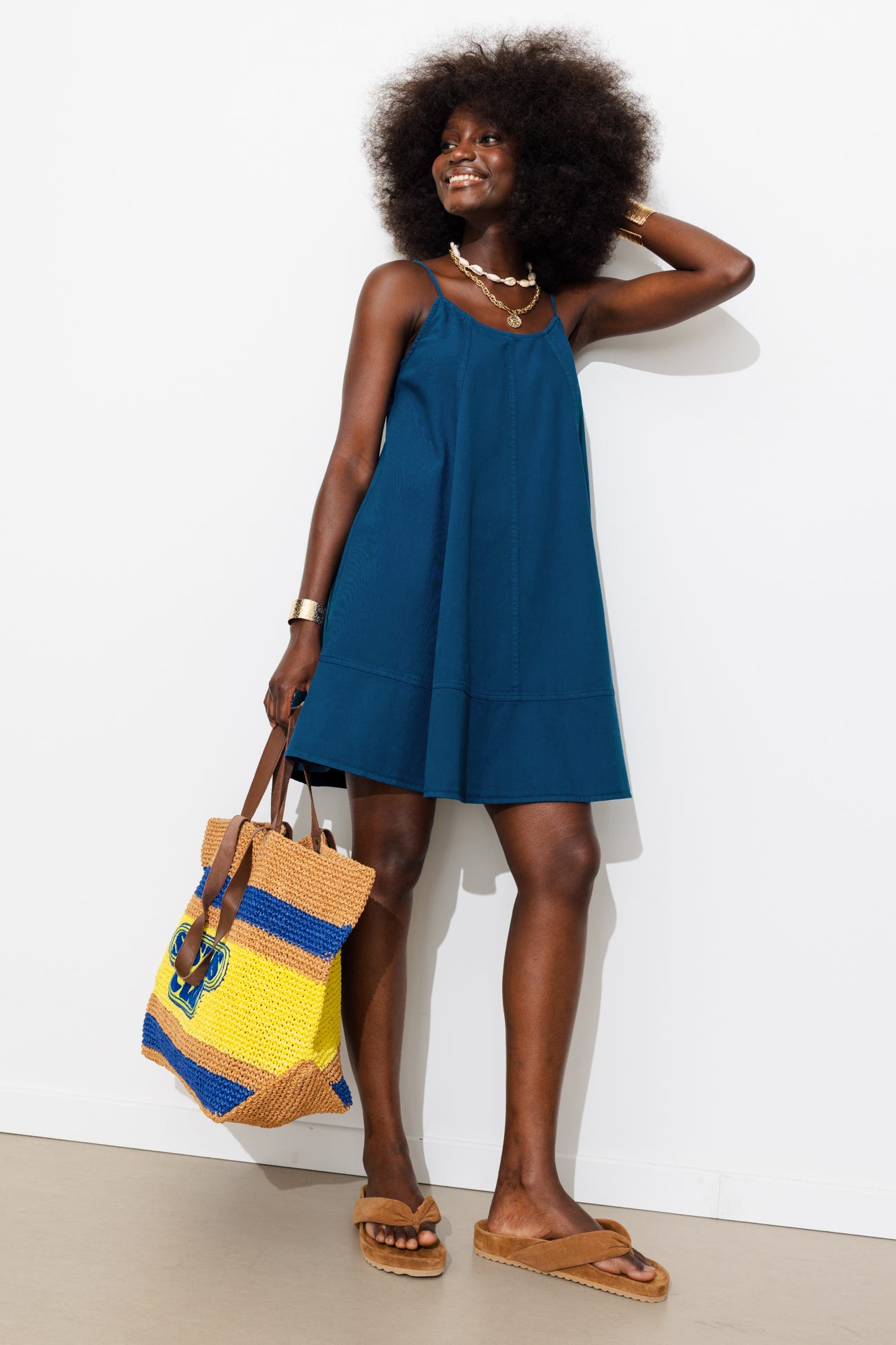Robe courte à fines bretelles