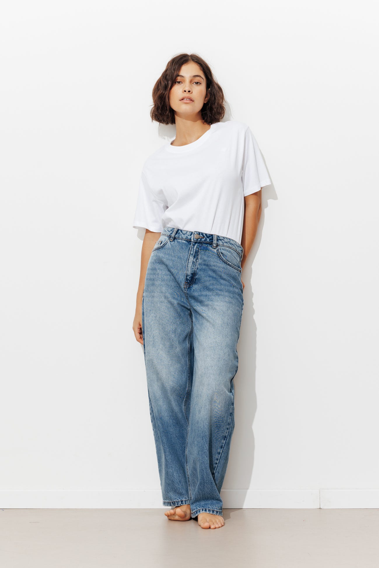 LEO high-waist barrel jeans