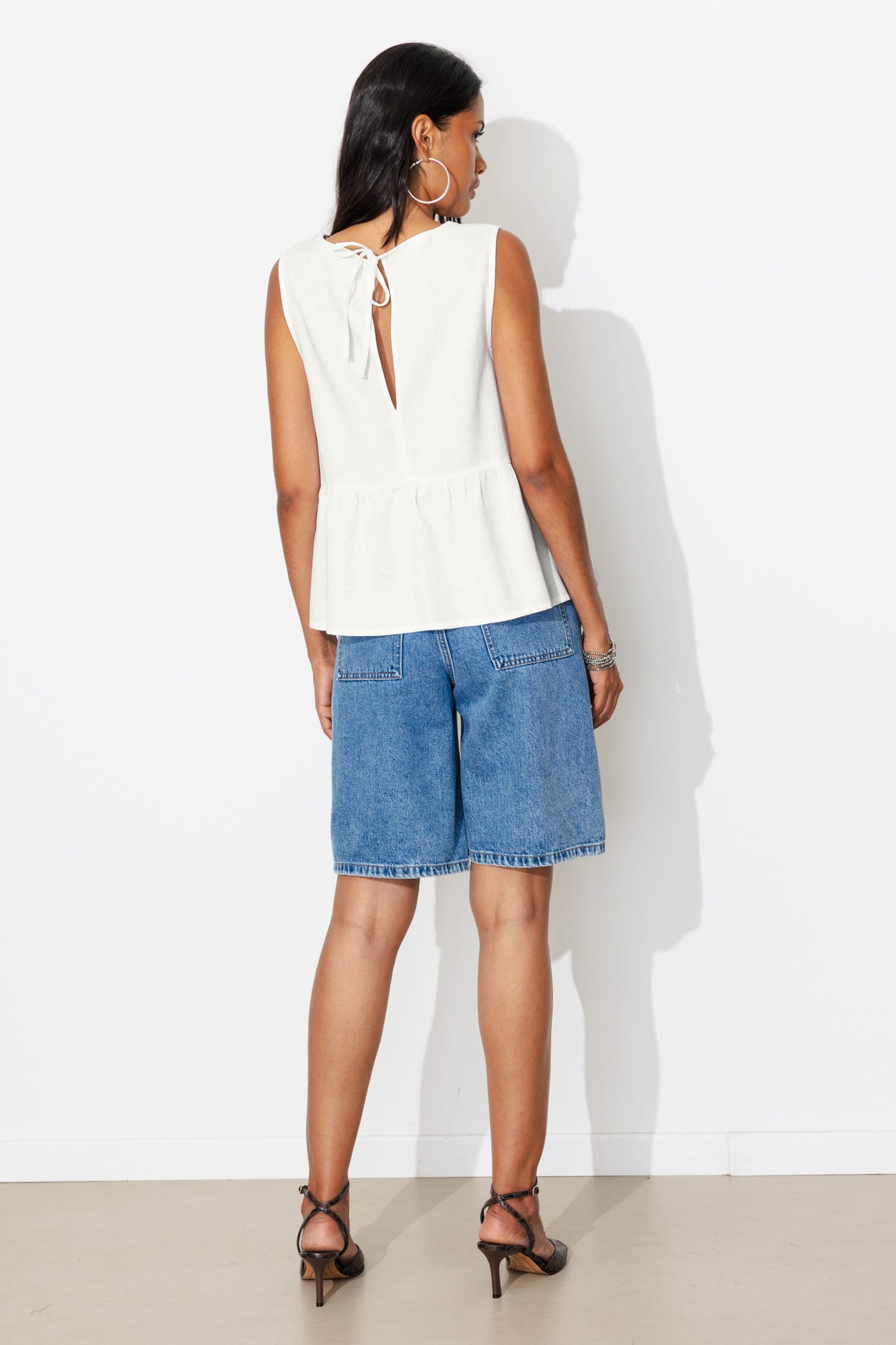 Blouse sans manches brodée