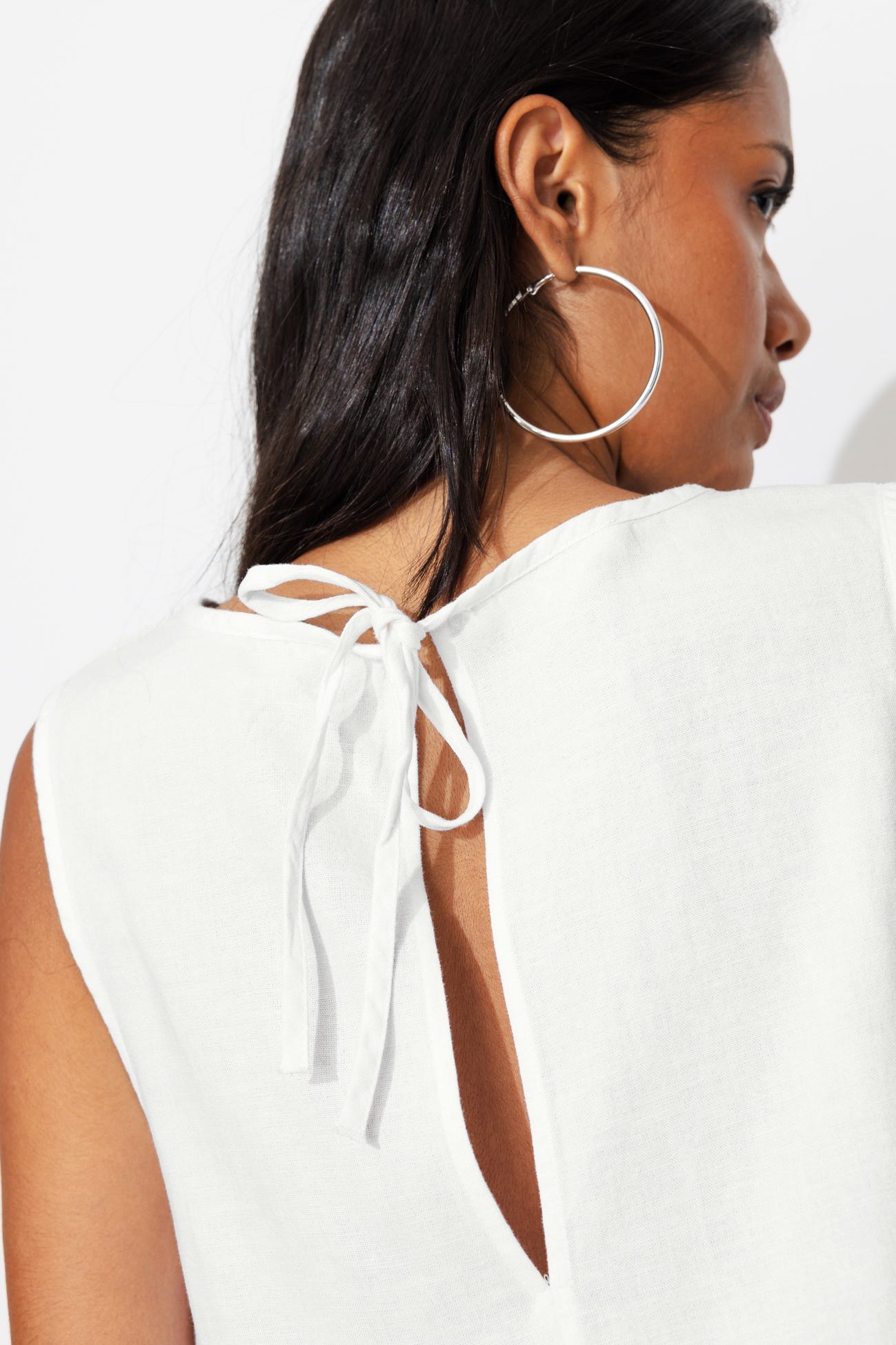 Blouse sans manches brodée