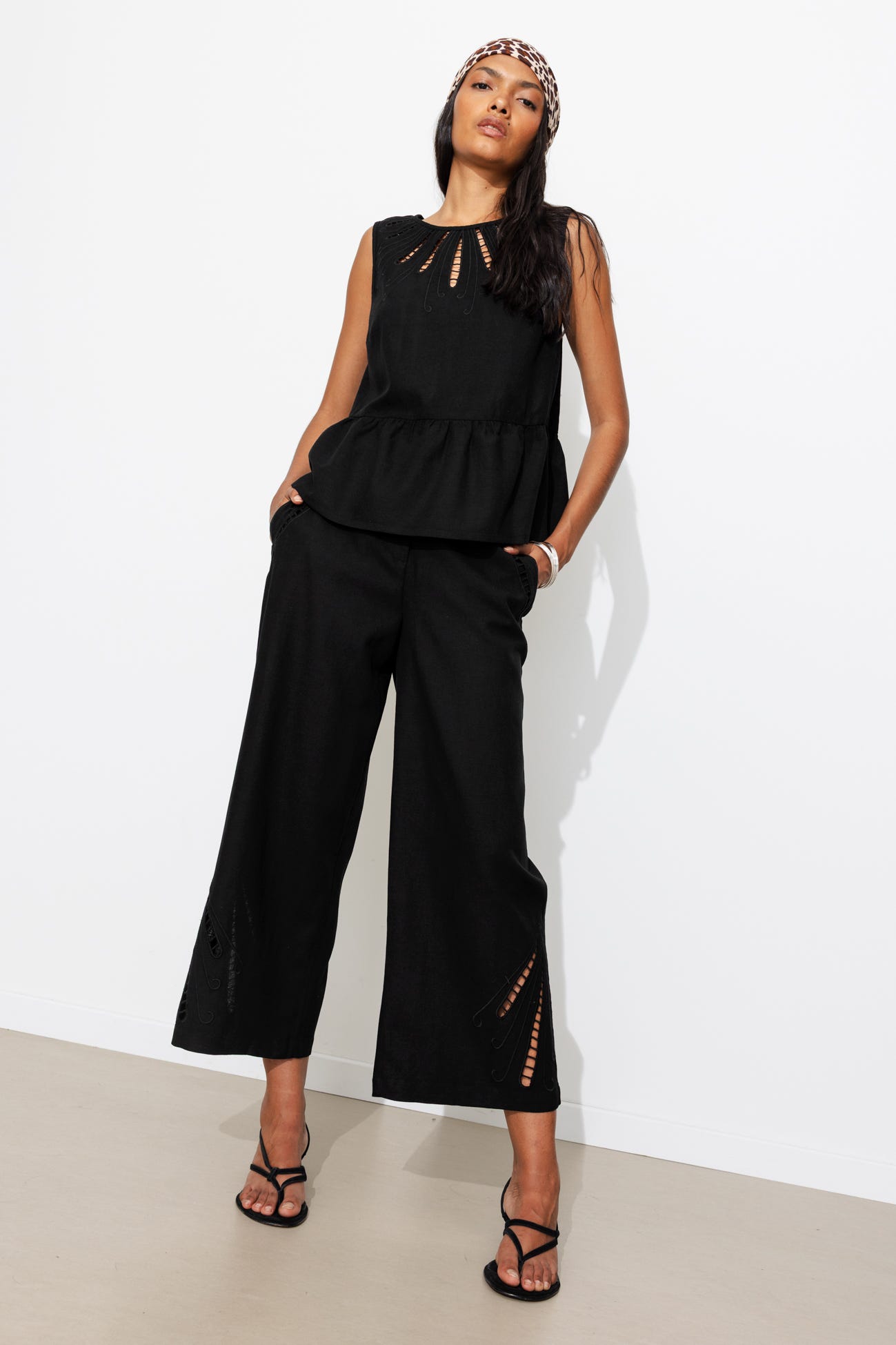 Pantalon court et brodé Femme