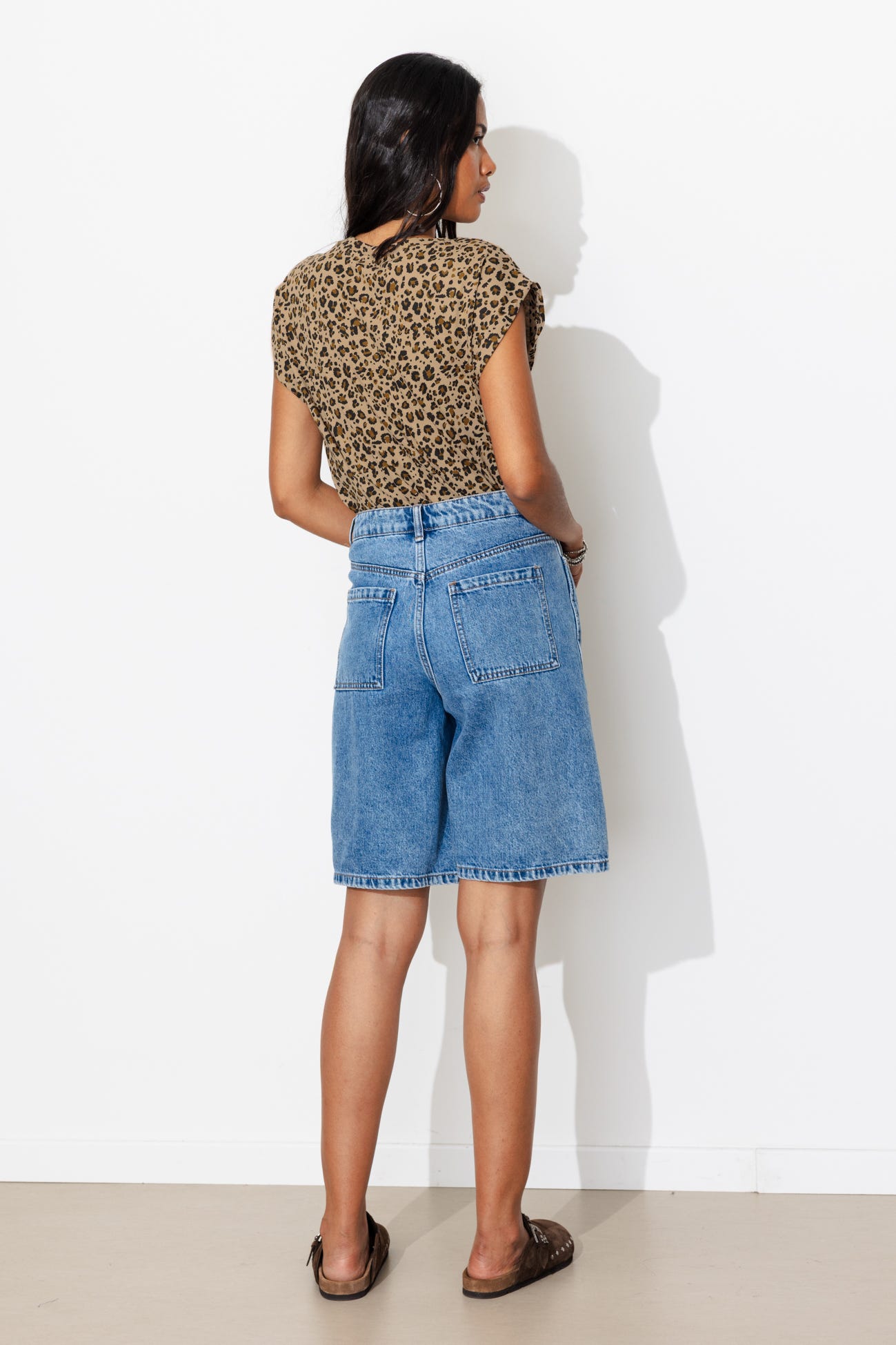 T-Shirt mit Leoprint