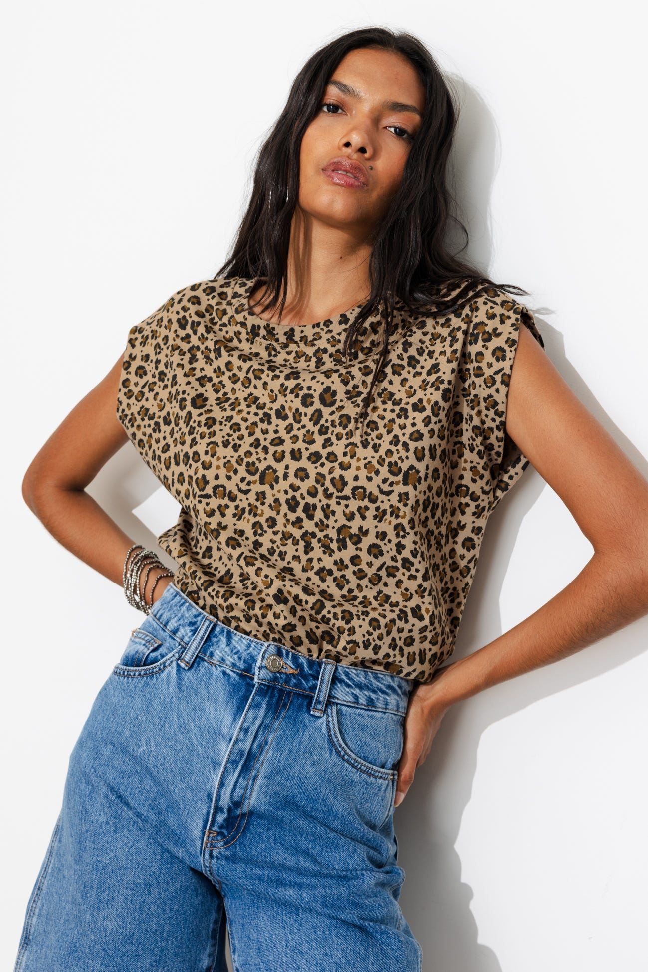 T-Shirt mit Leoprint