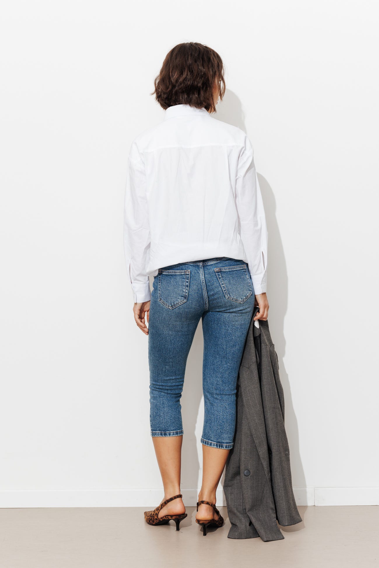 Short denim capri trousers