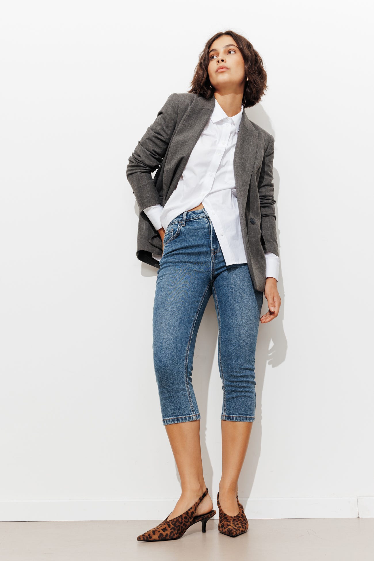 Short denim capri trousers