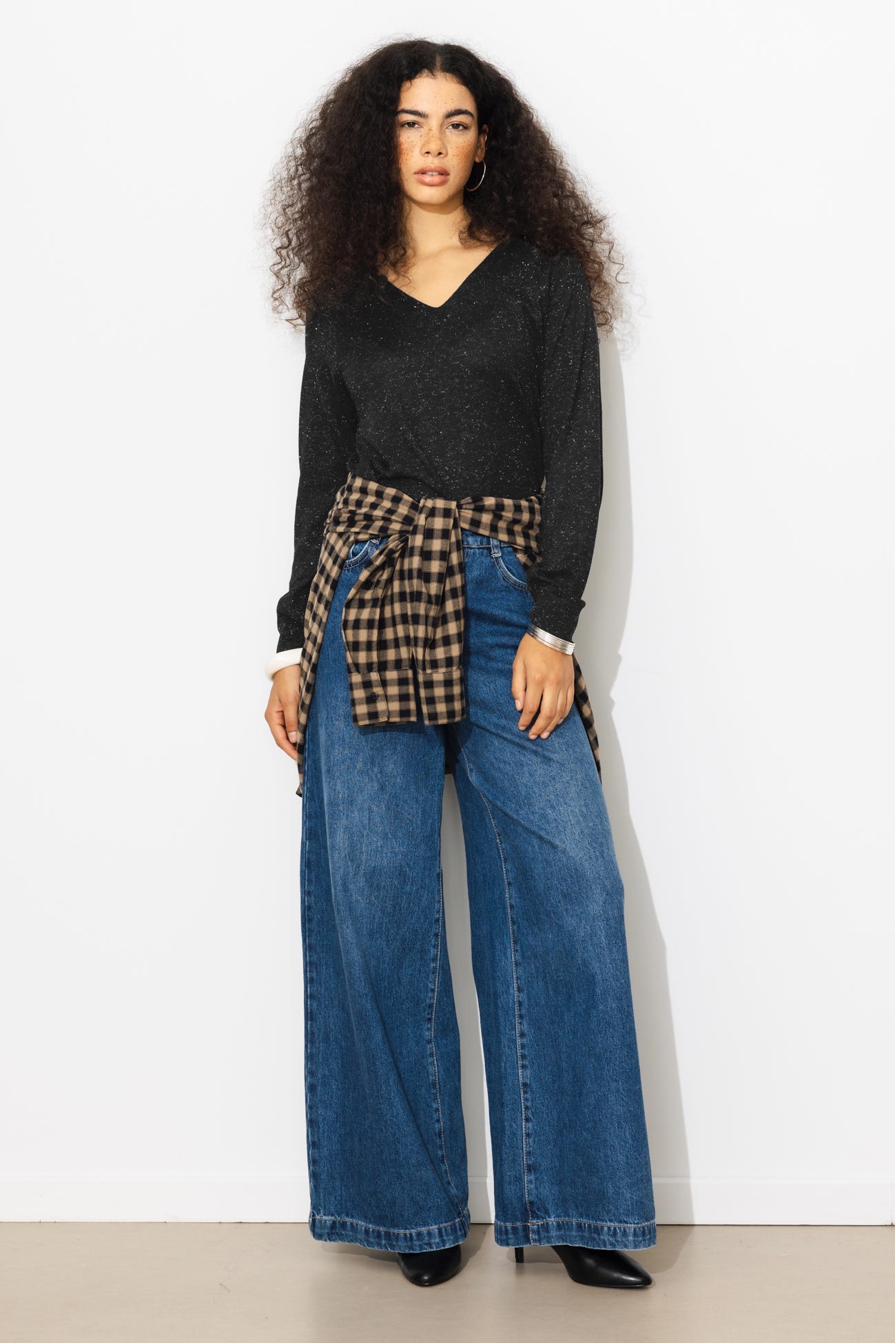 Lightweight glitzy jumper