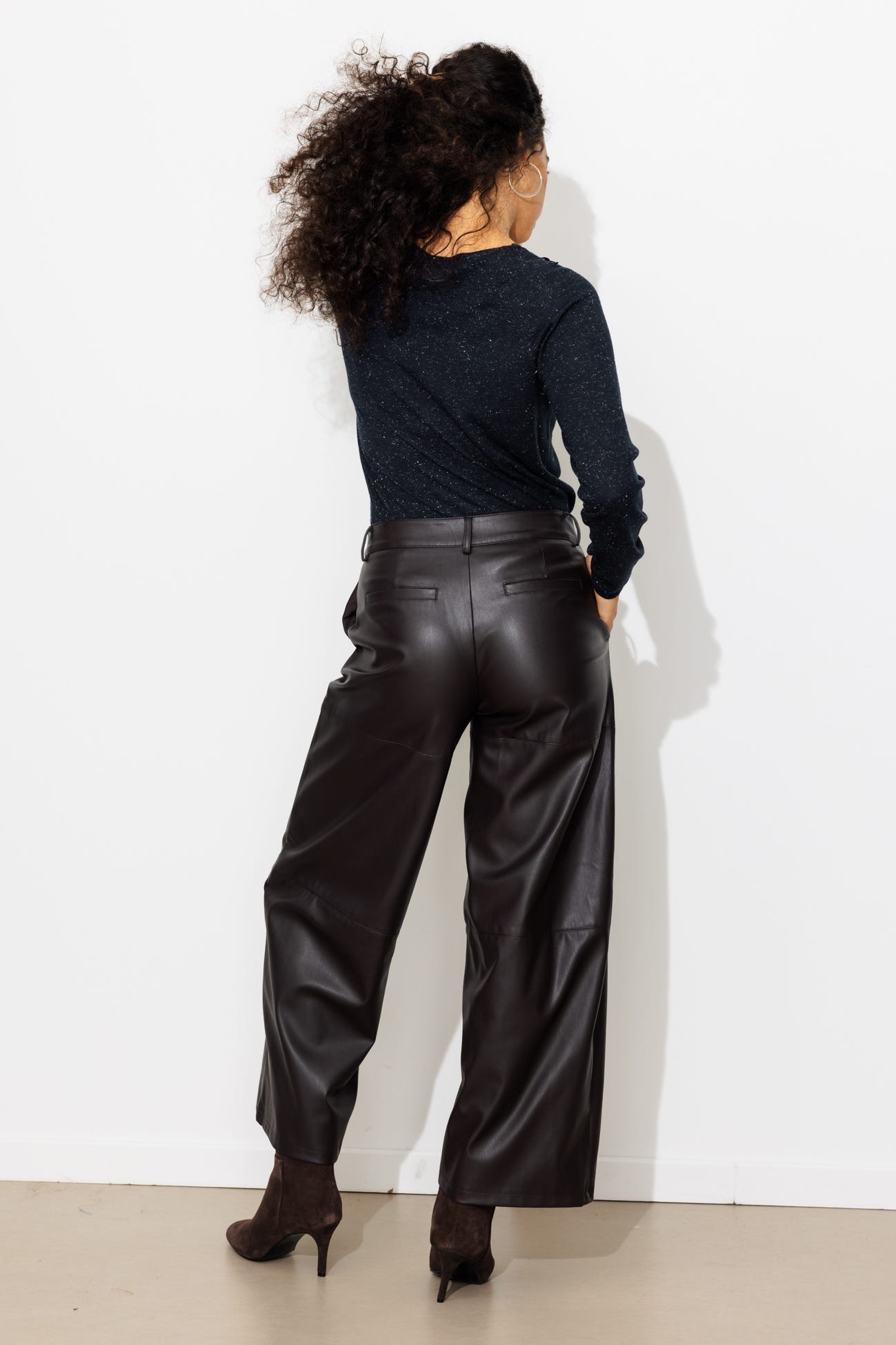 Lightweight glitzy jumper
