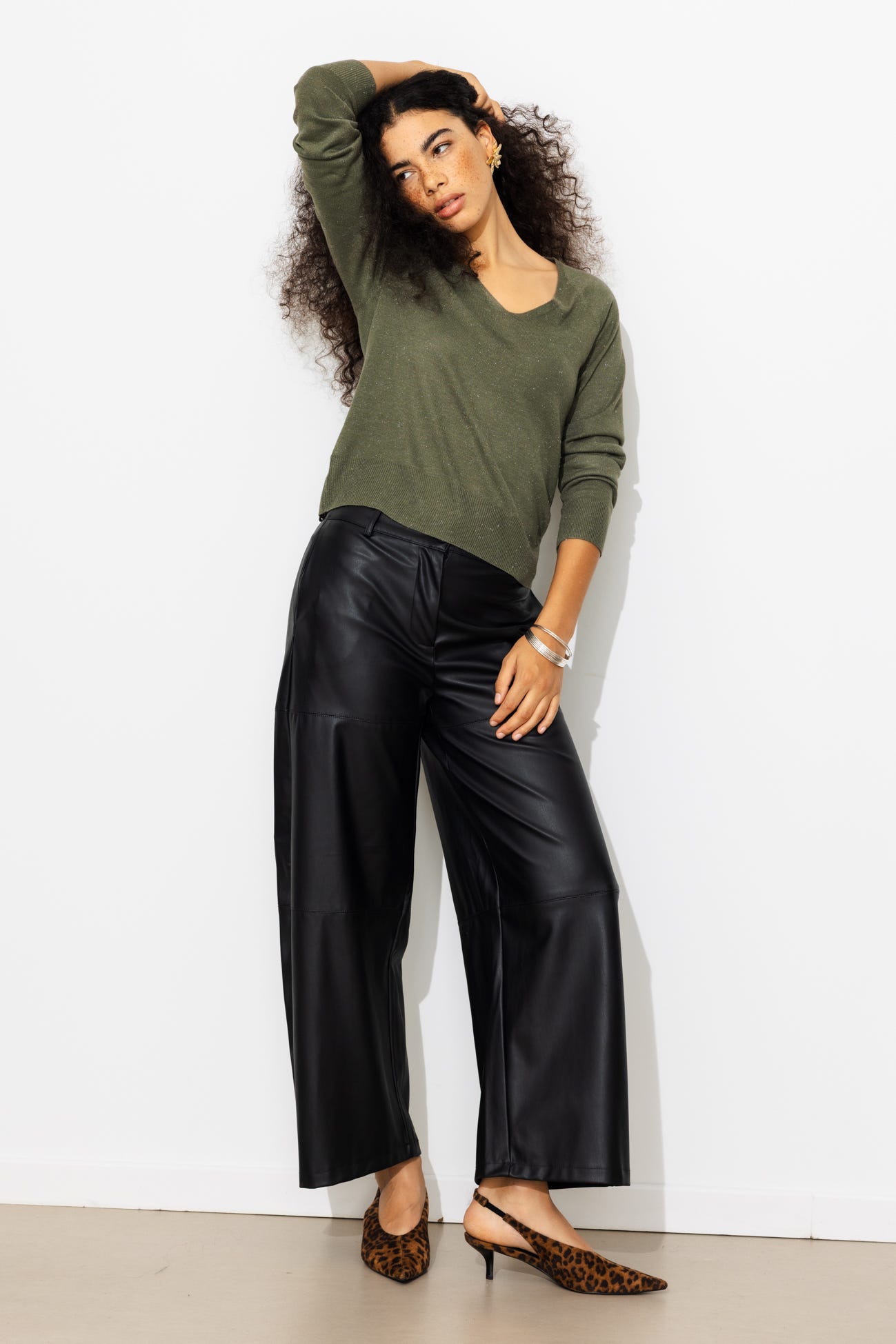 Lightweight glitzy jumper