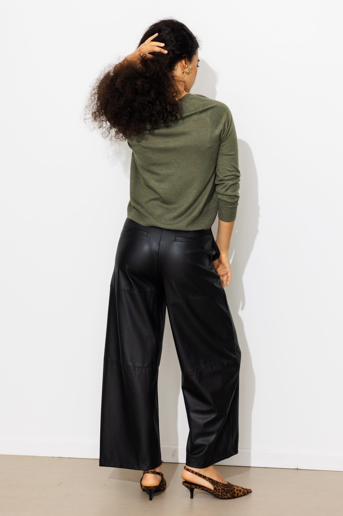 Lightweight glitzy jumper