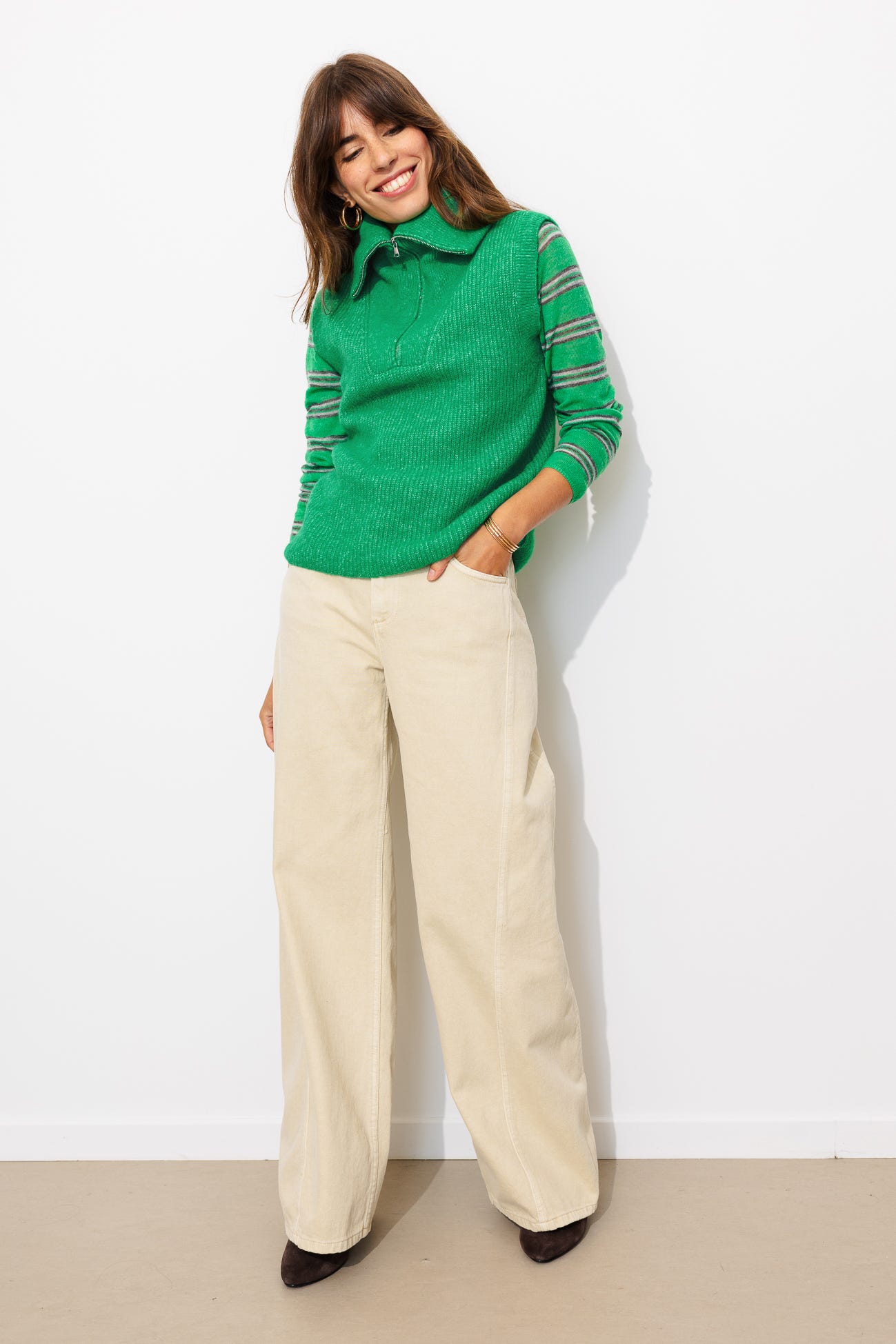 Sleeveless funnel-neck jumper
