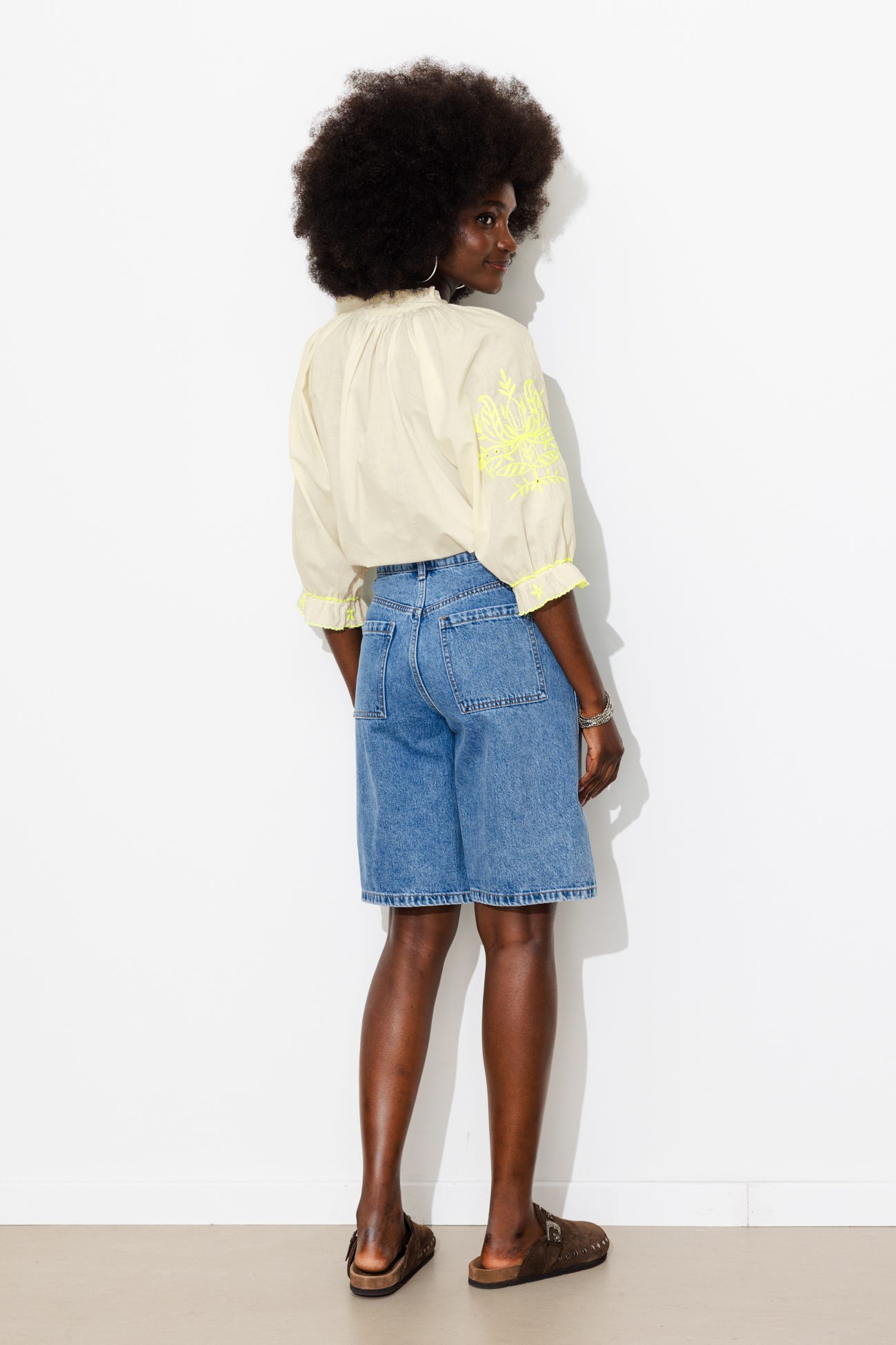 Blouse à broderies fluo Femme