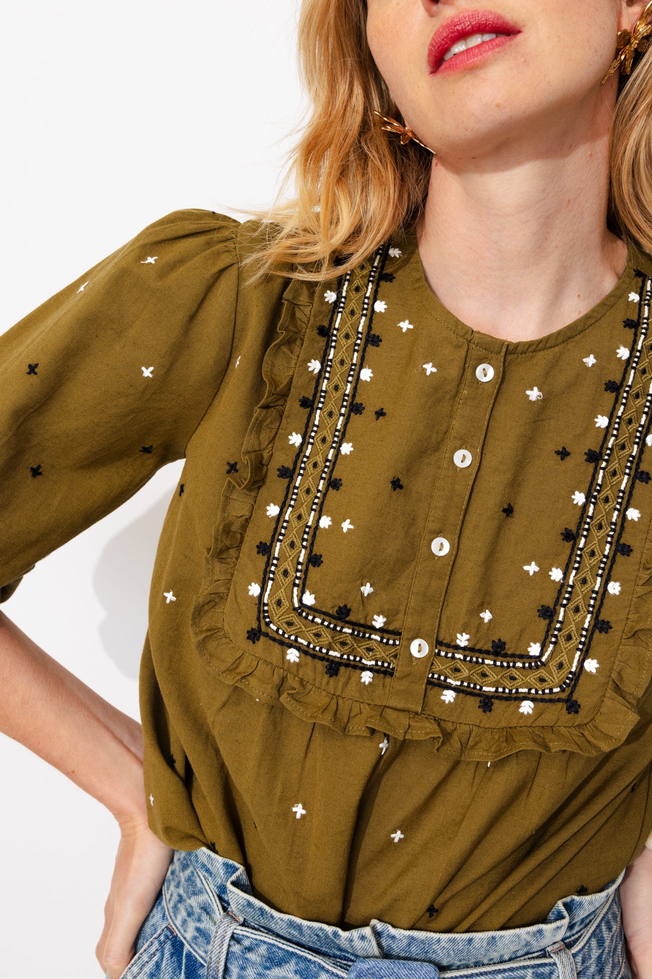 Blouse brodée à plastron