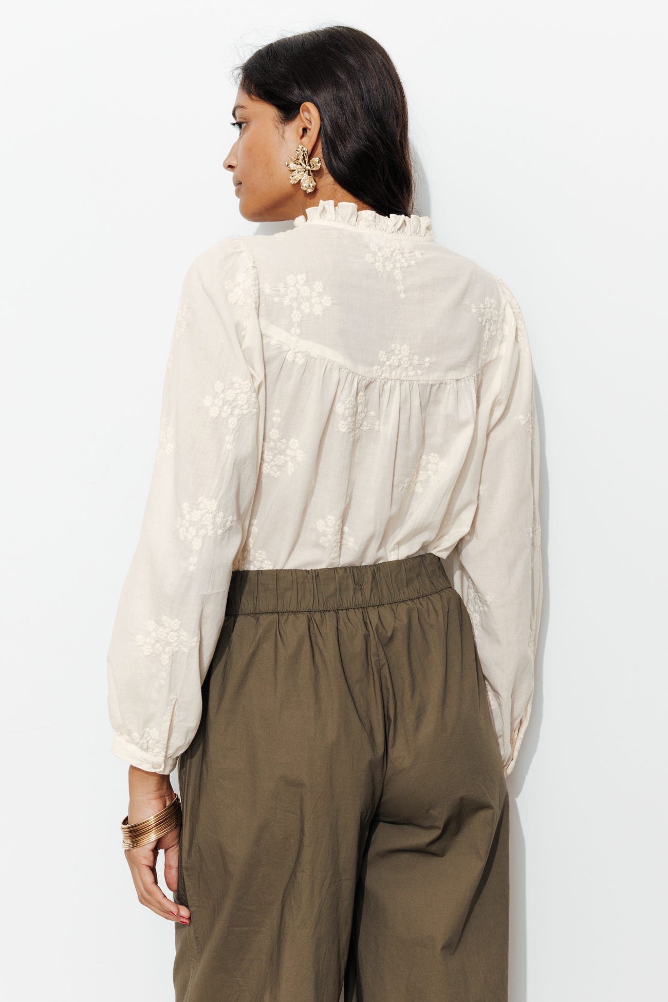 Chemise en cotonnade brodée