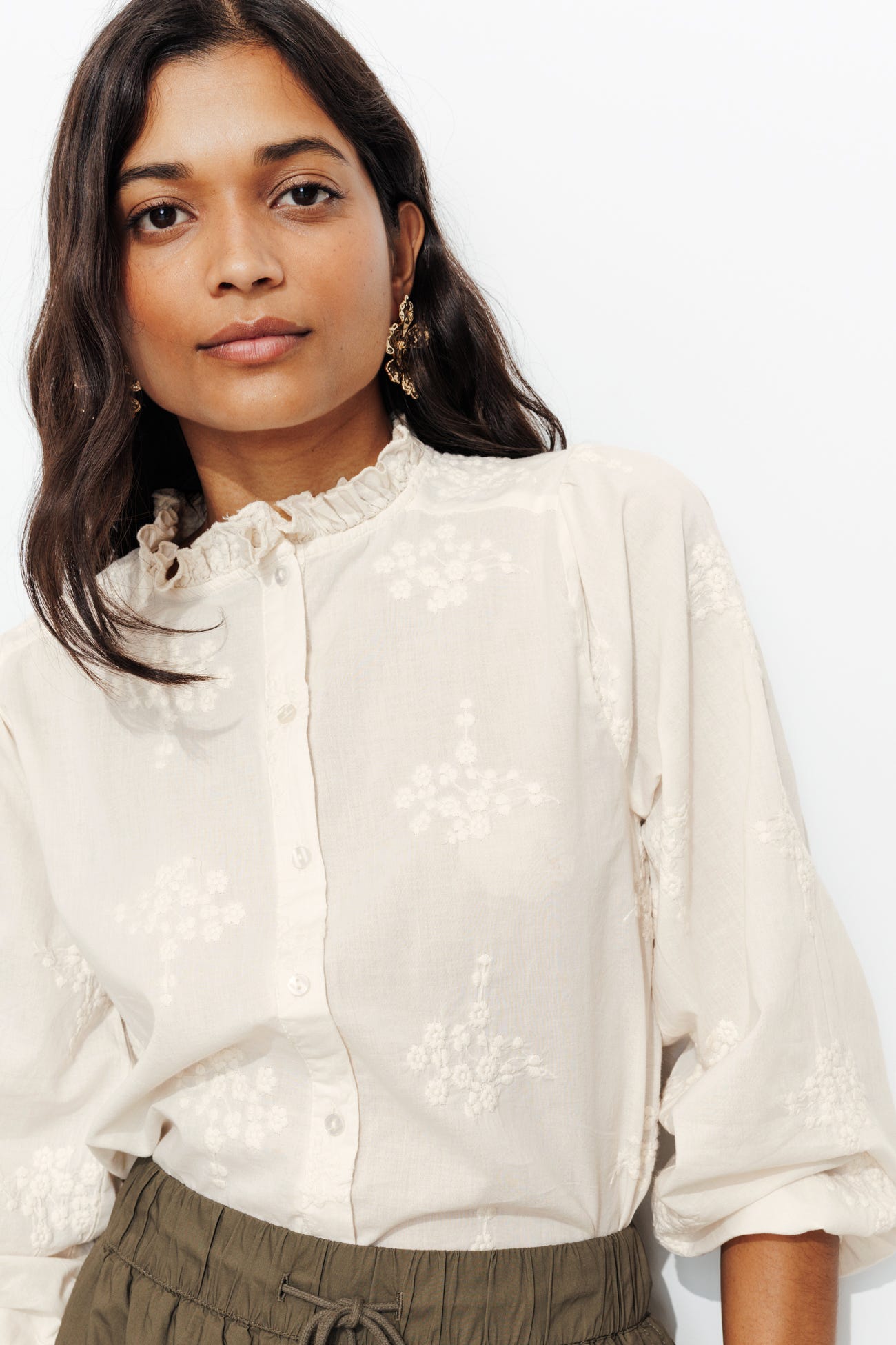 Chemise en cotonnade brodée