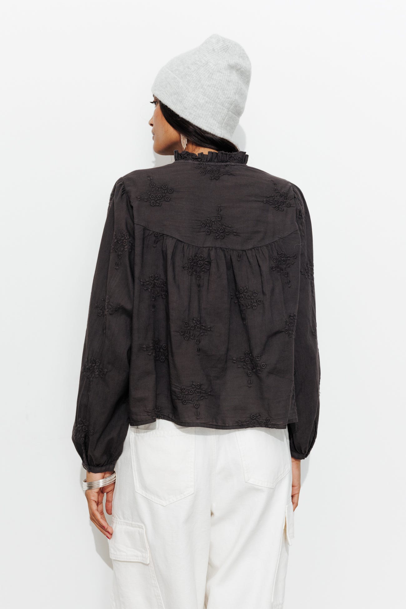 Chemise en cotonnade brodée