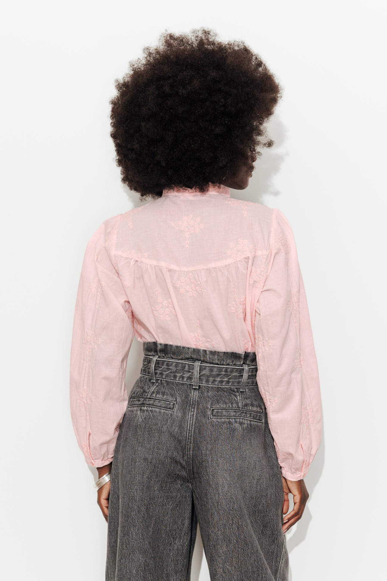 Chemise en cotonnade brodée
