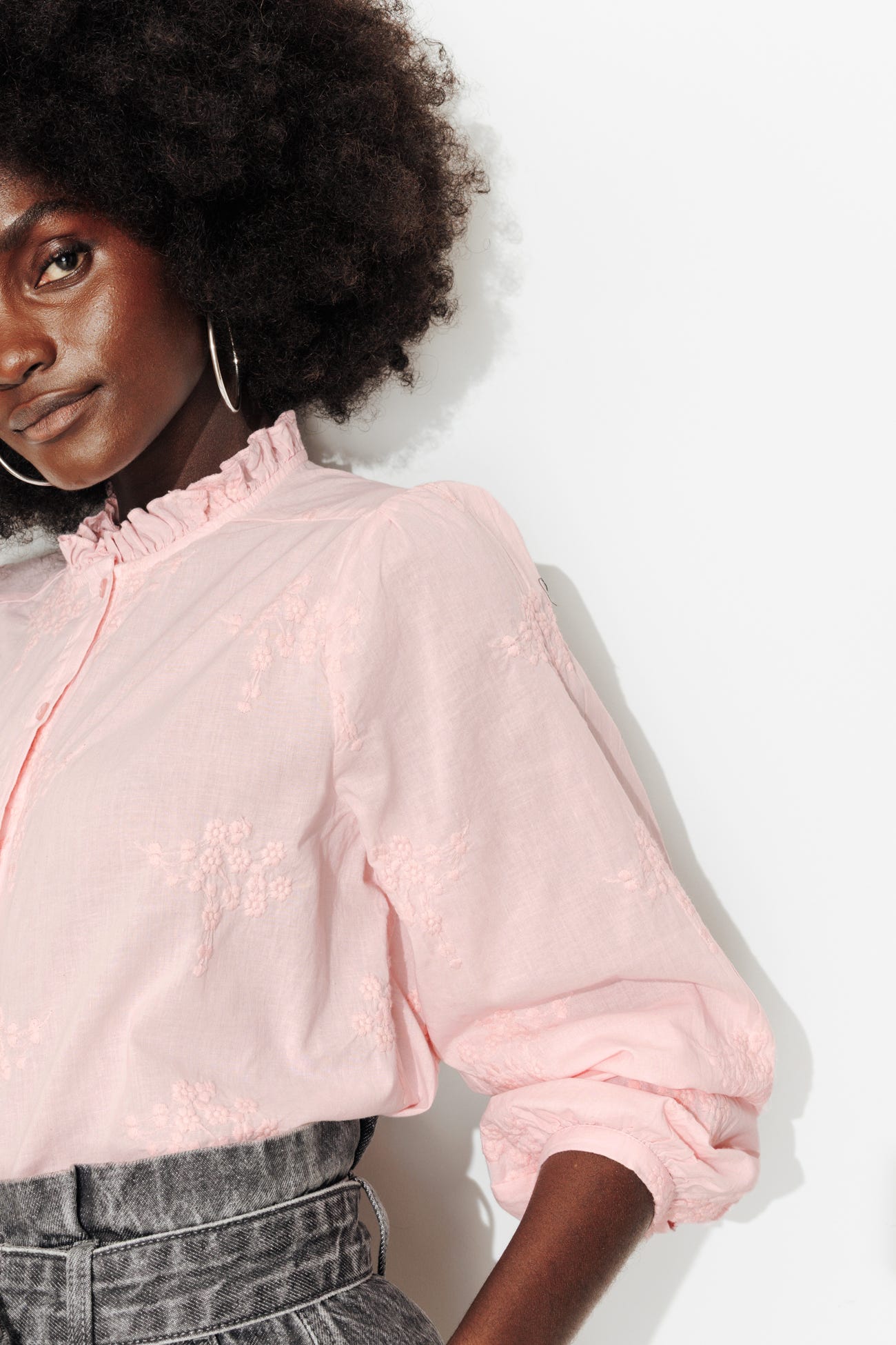 Chemise en cotonnade brodée