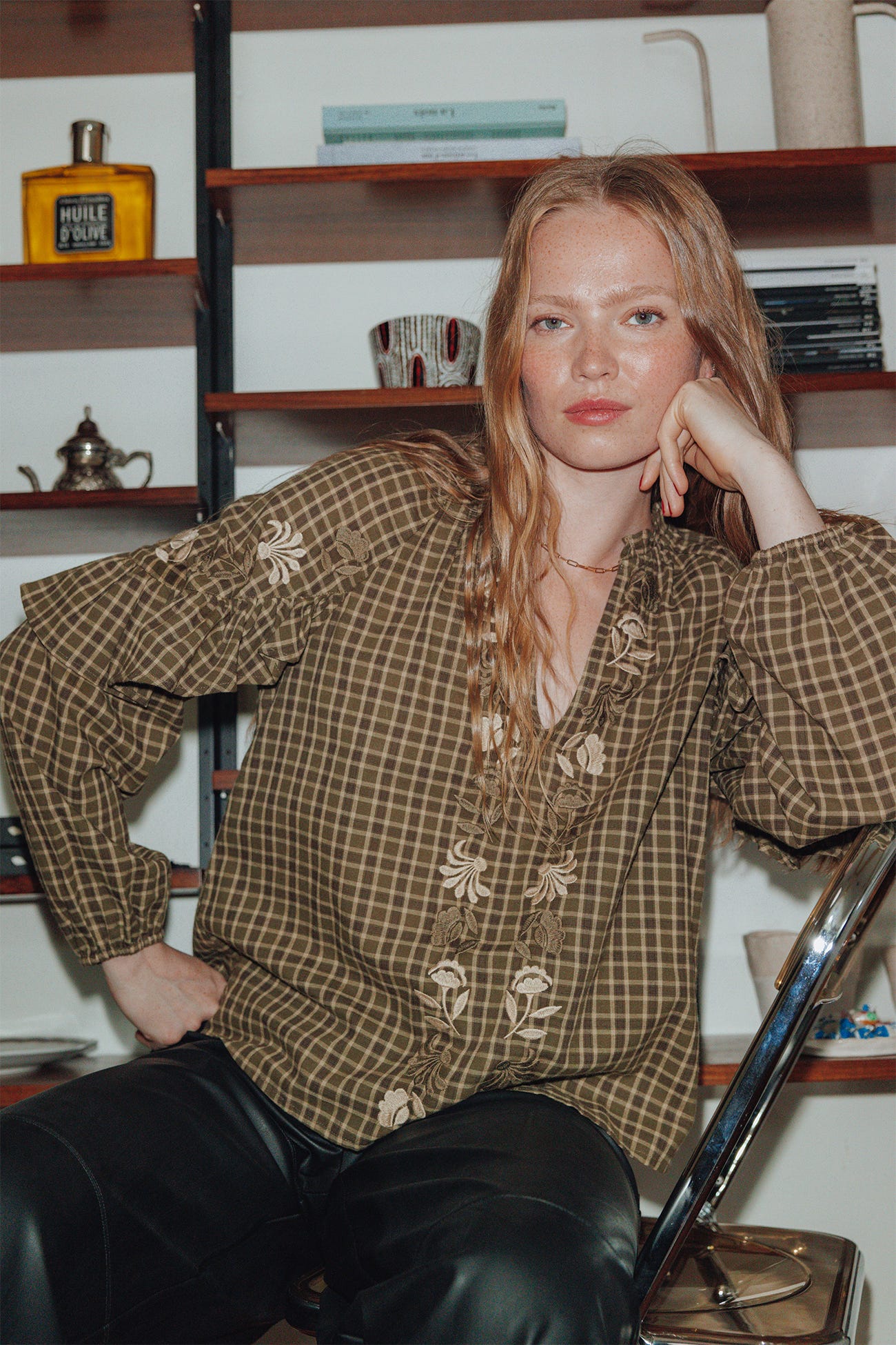 Blouse brodée à volants Femme