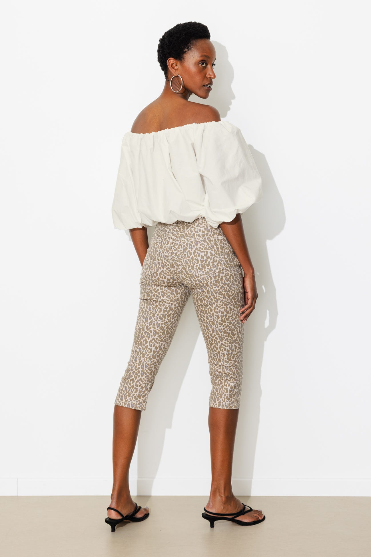 Short plain puffball blouse