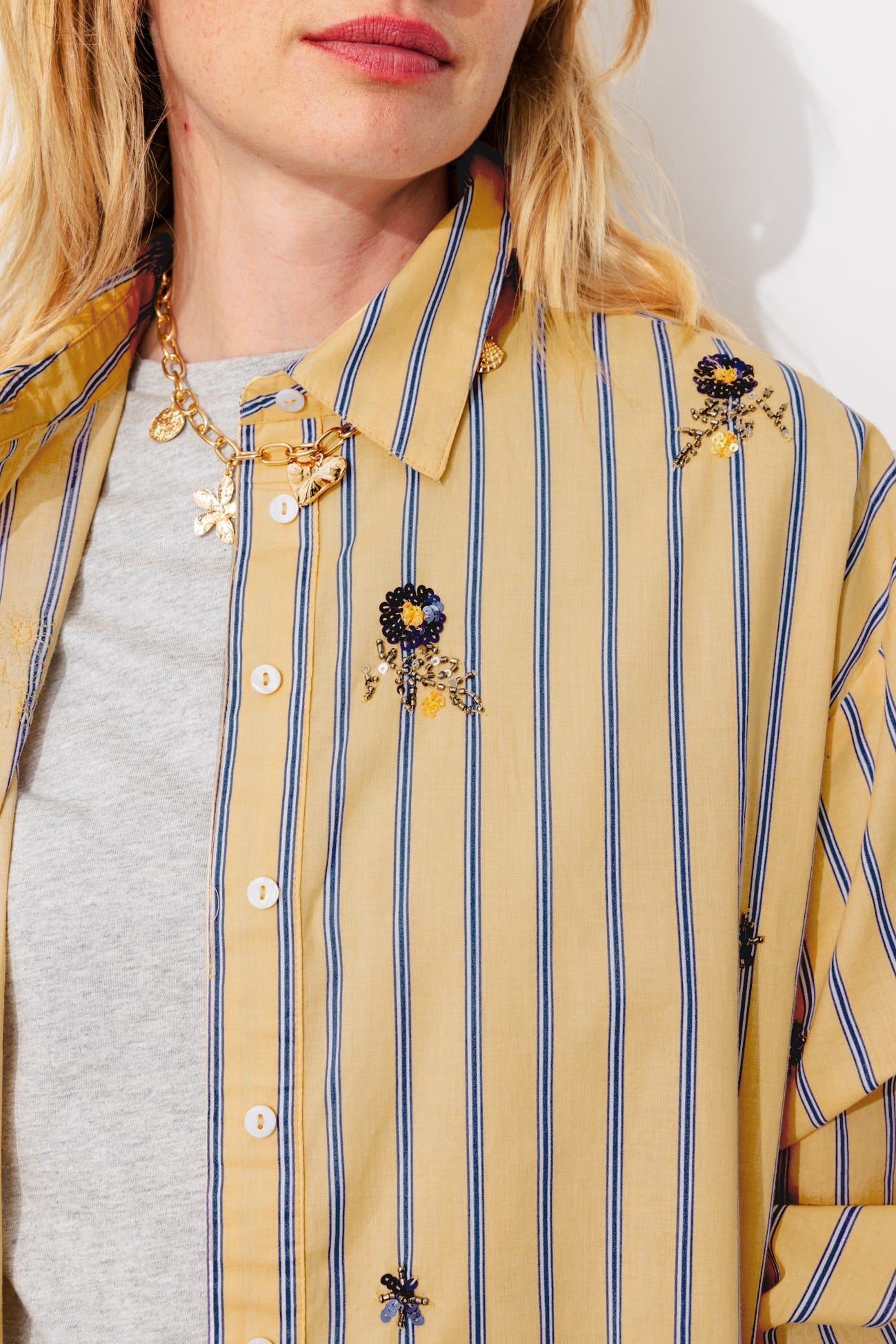 Embroidered striped shirt 
