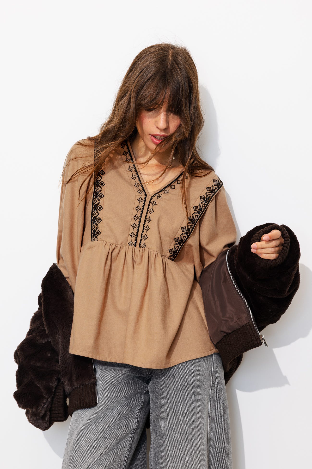 Blouse brodée Femme
