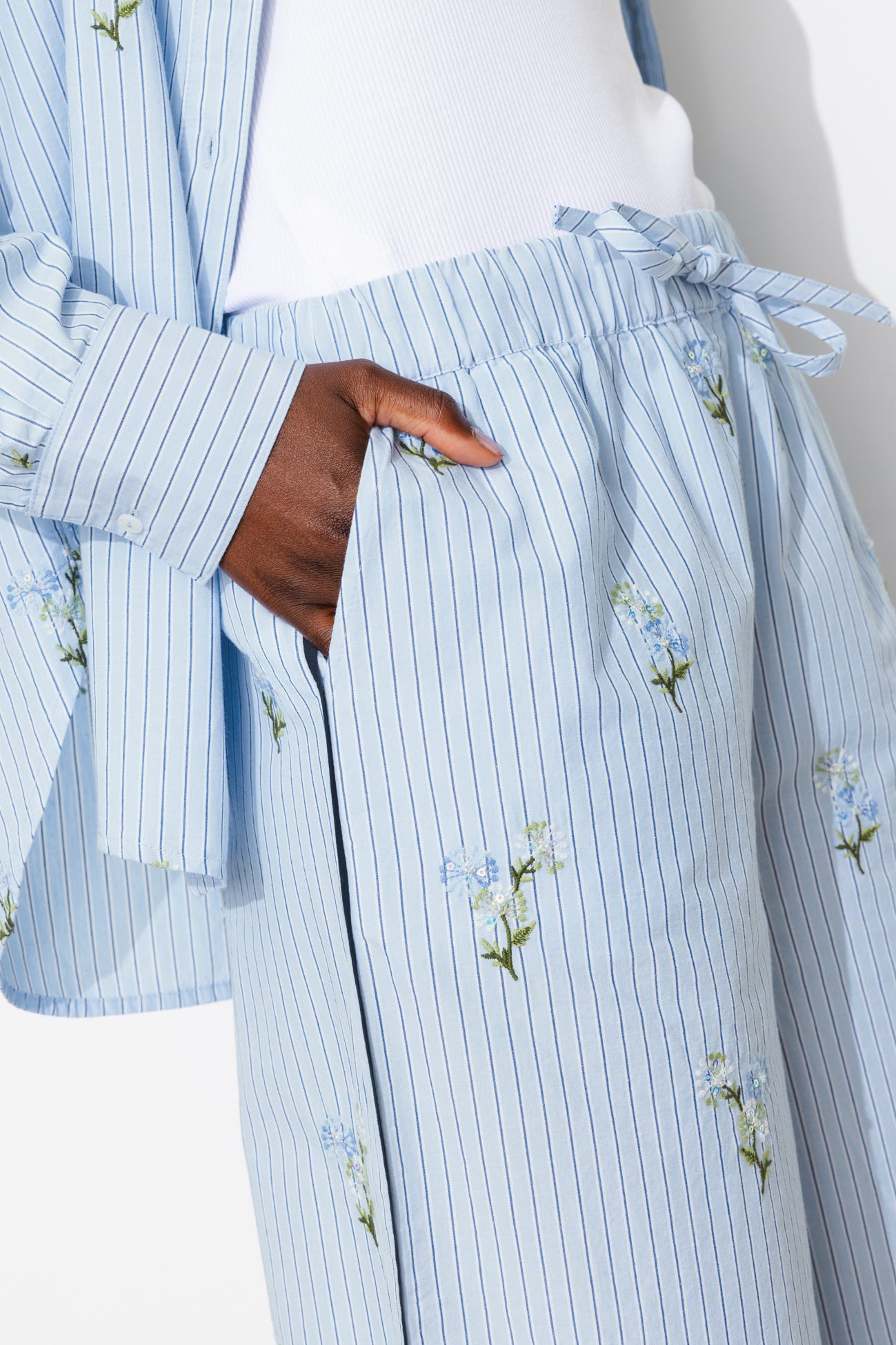 Pantalon rayé brodé Femme
