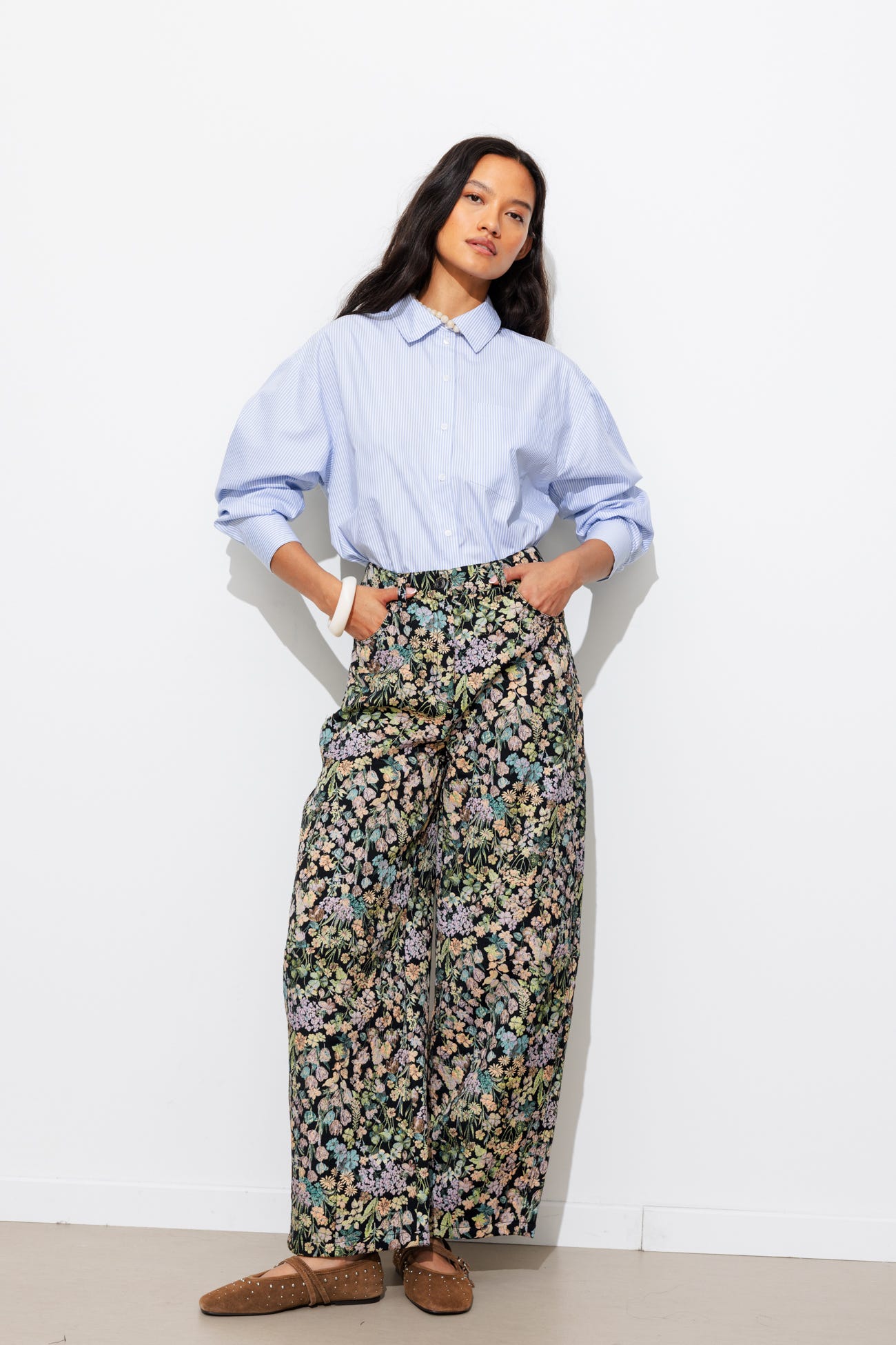 Weite Blumen-Jacquardhose