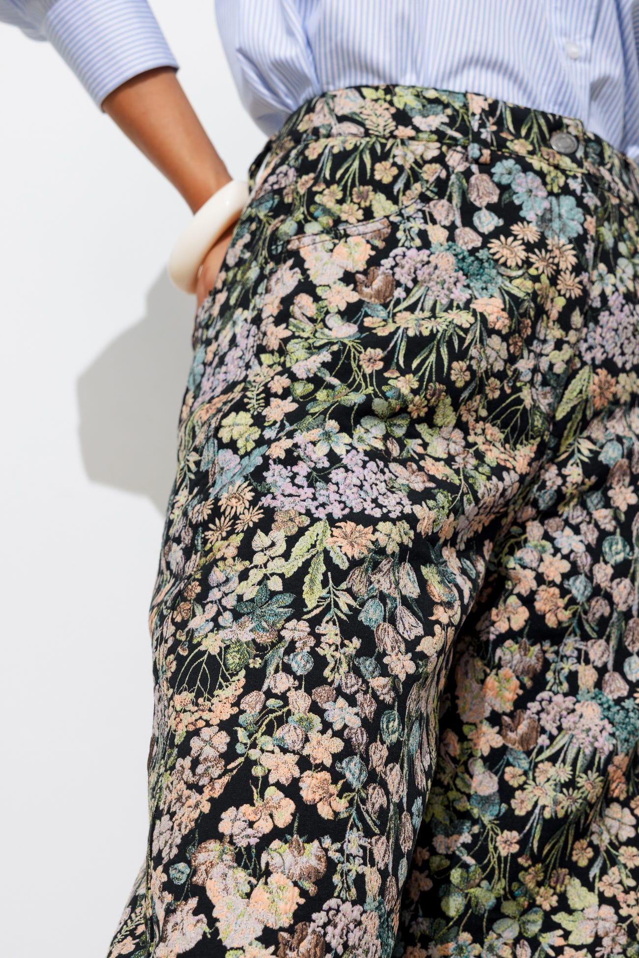 Weite Blumen-Jacquardhose