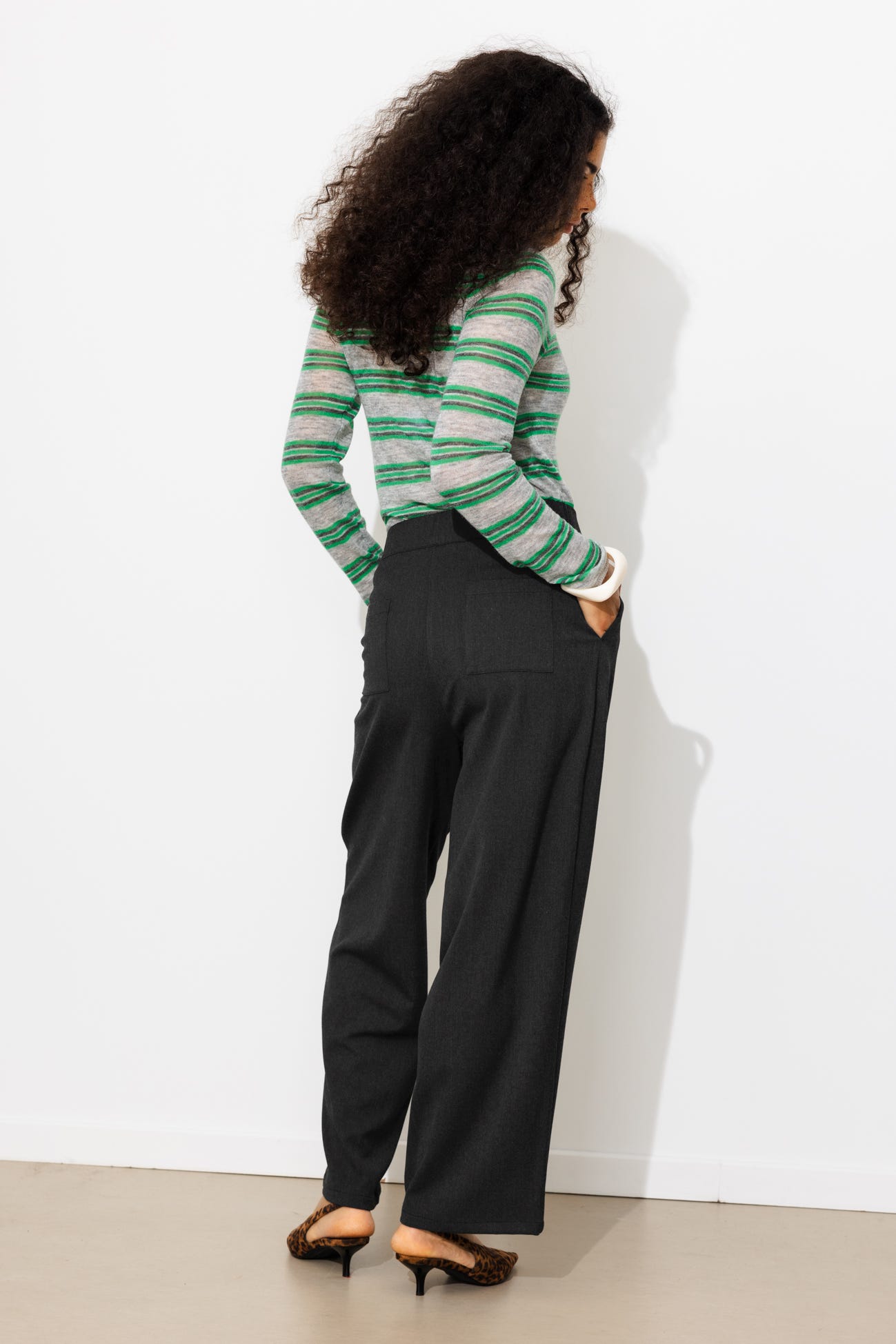Weite kurze Hose