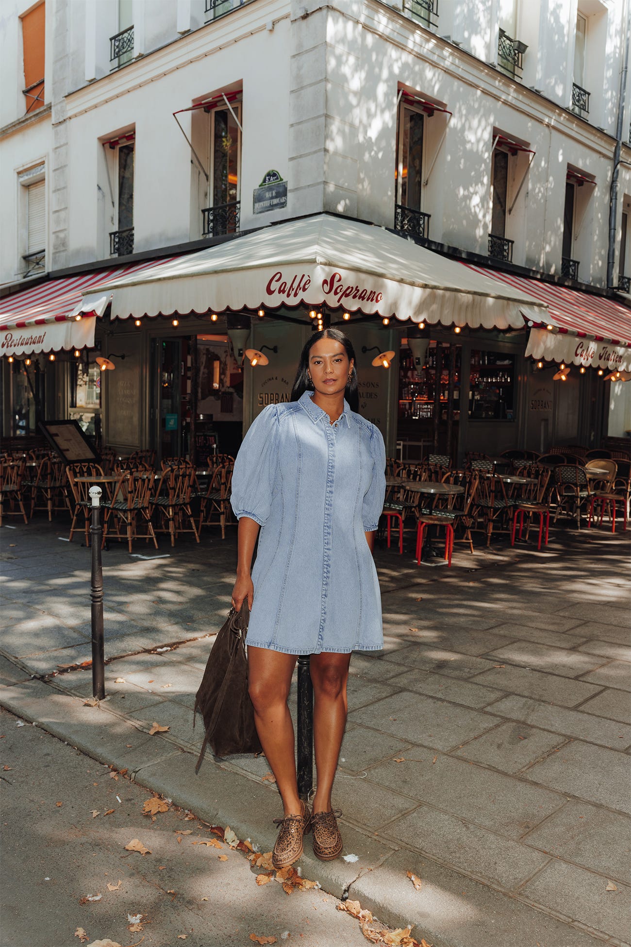 Sukienka z bufiastymi rękawami