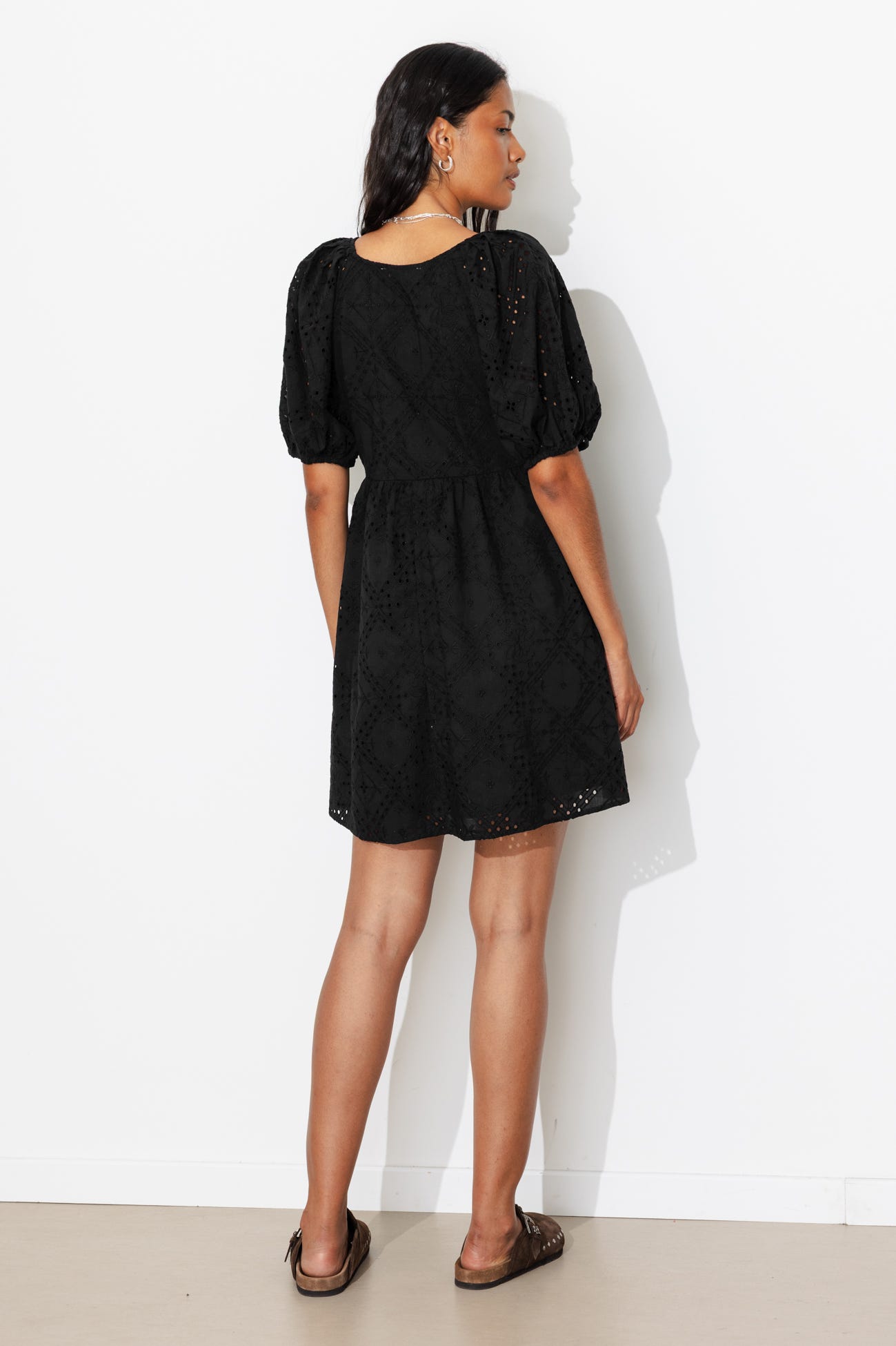 Robe courte broderie anglaise