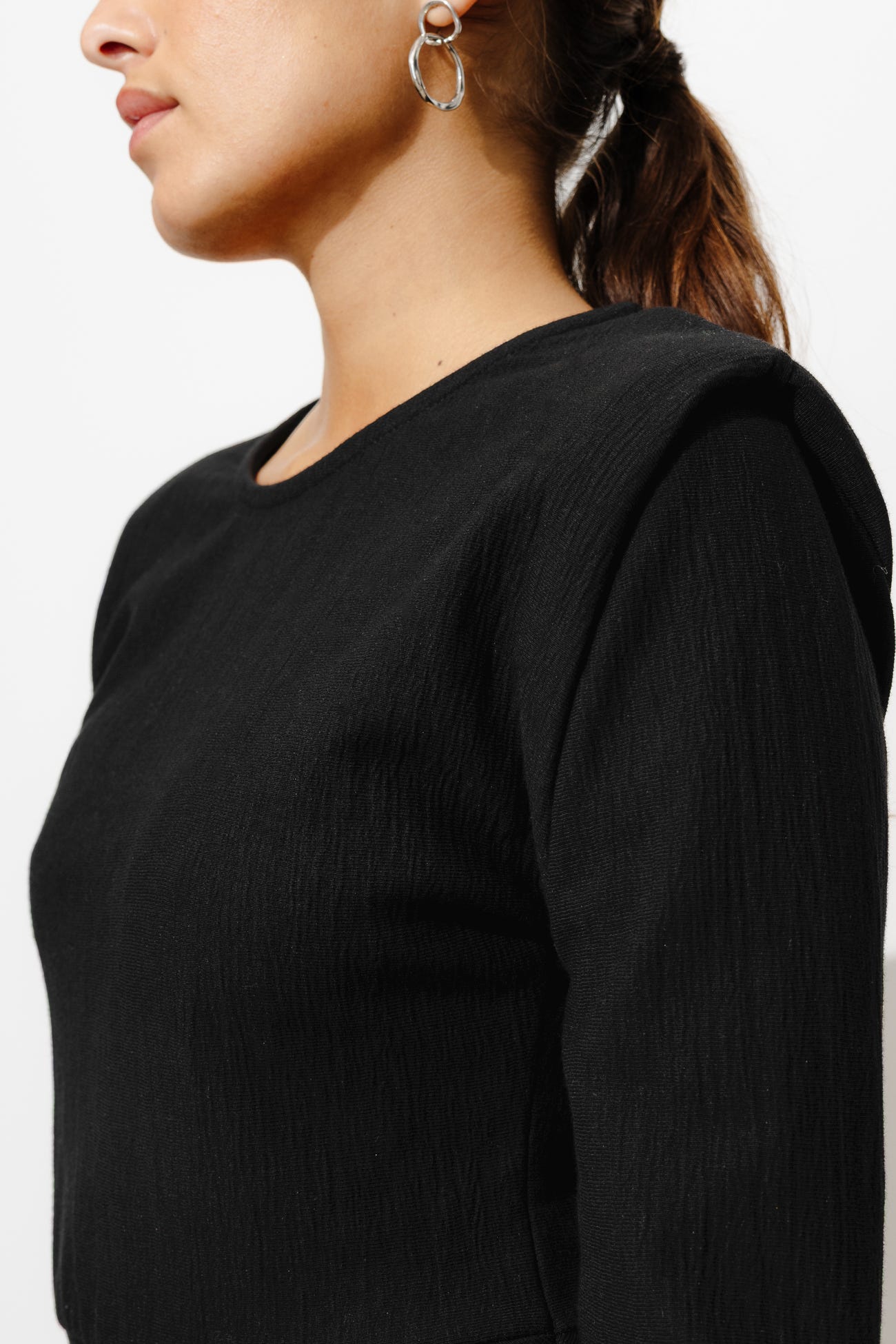 Robe courte épaulée en jersey
