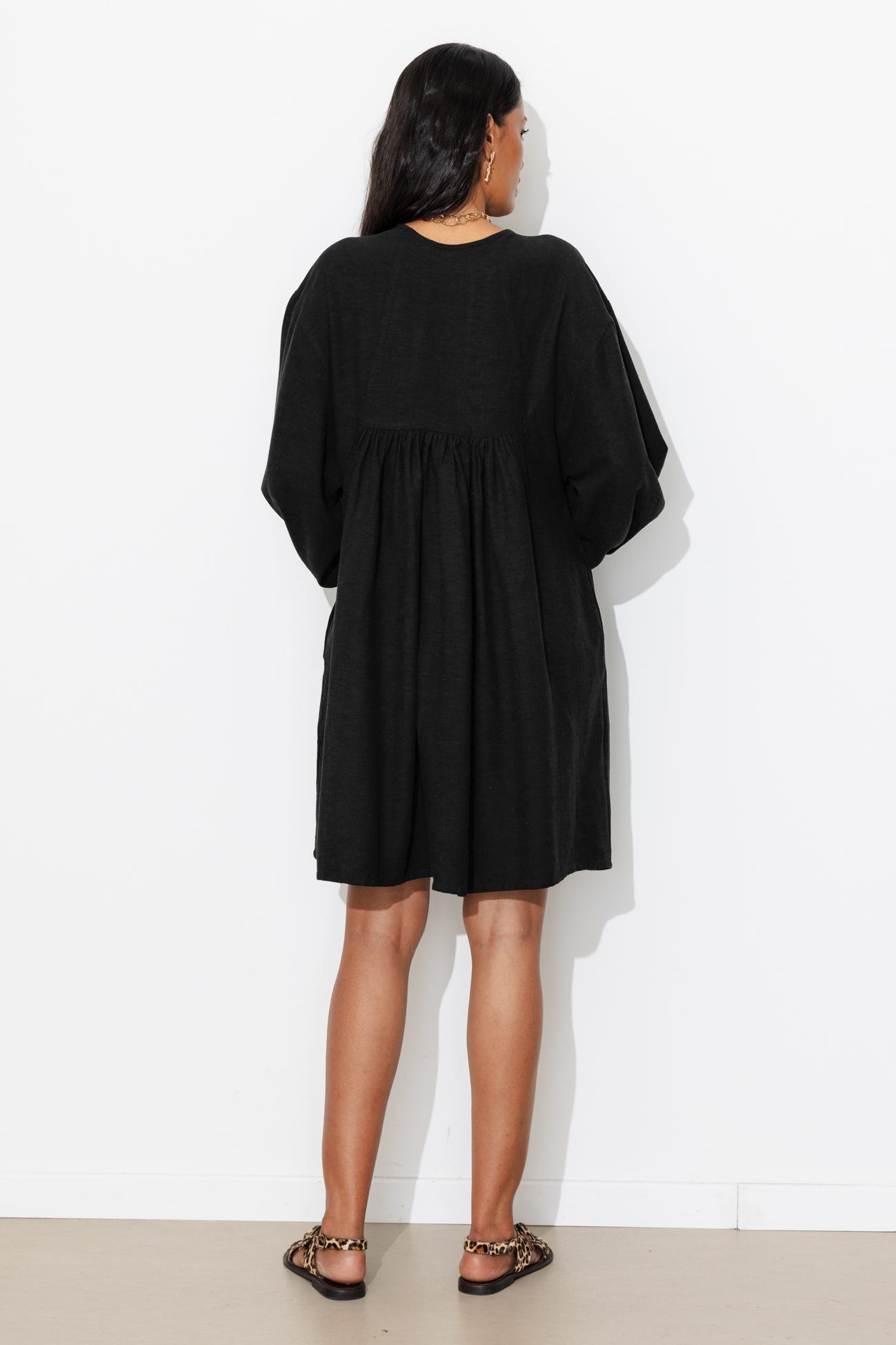 Robe courte brodée Femme