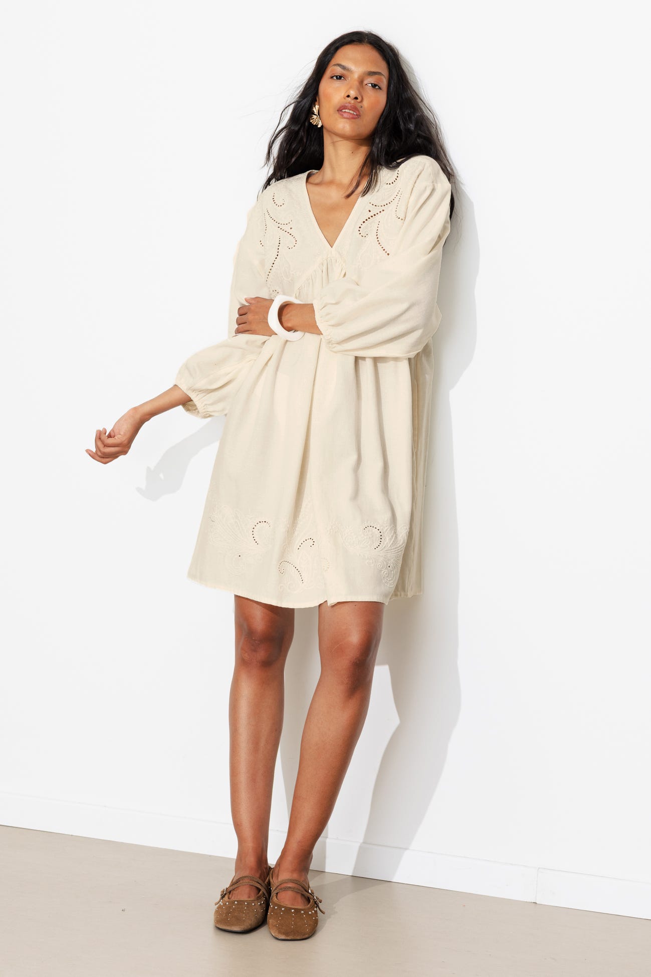 Robe courte brodée Femme