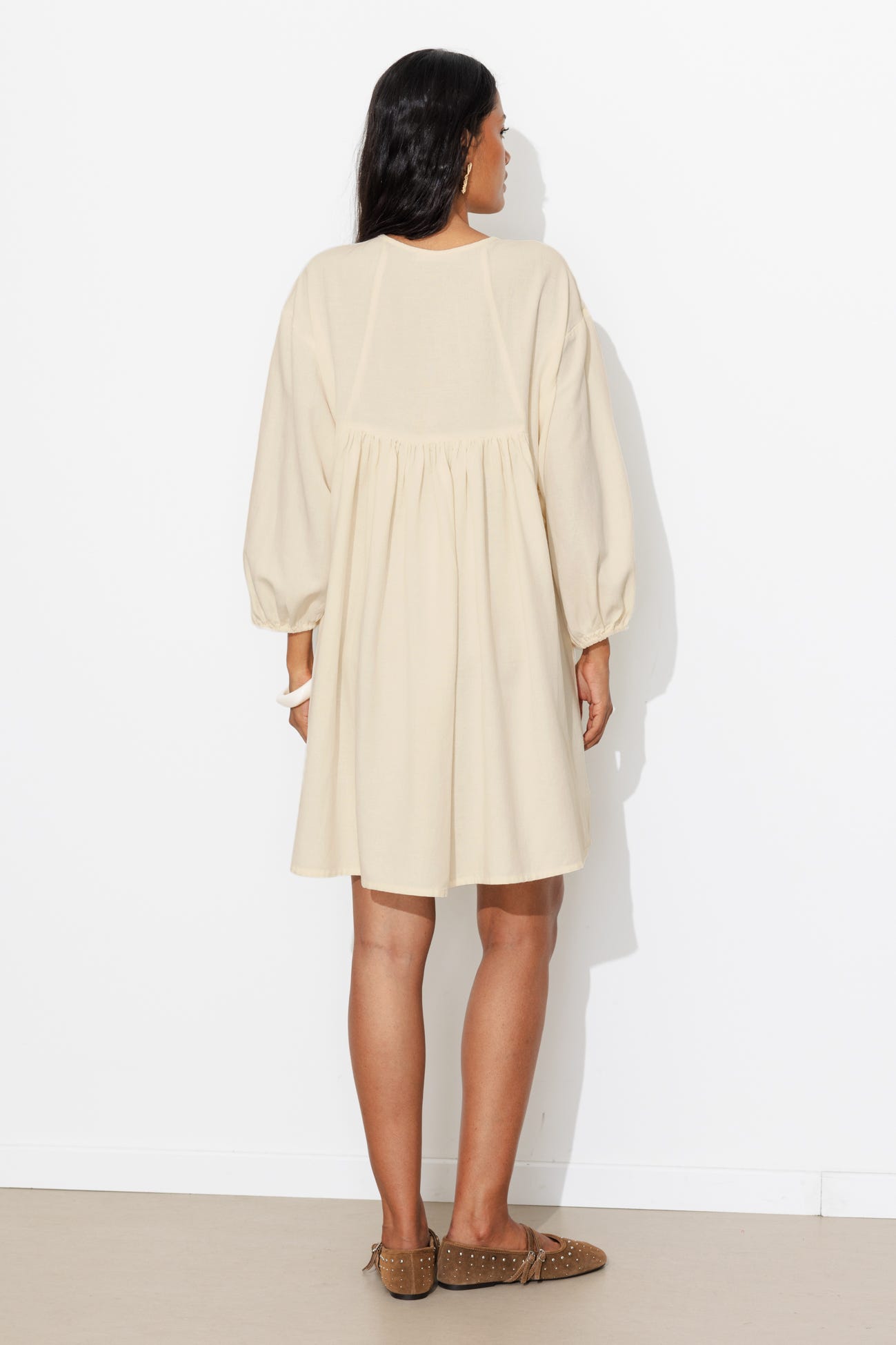 Robe courte brodée Femme